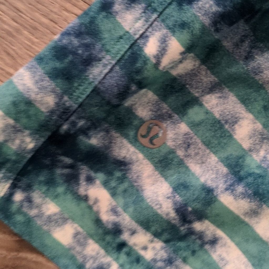 Lululemon Lululemon T.H.E. Tidal Stripe Dual Lined Shorts Size Small Size US 26 / EU 42 - 11 Thumbnail
