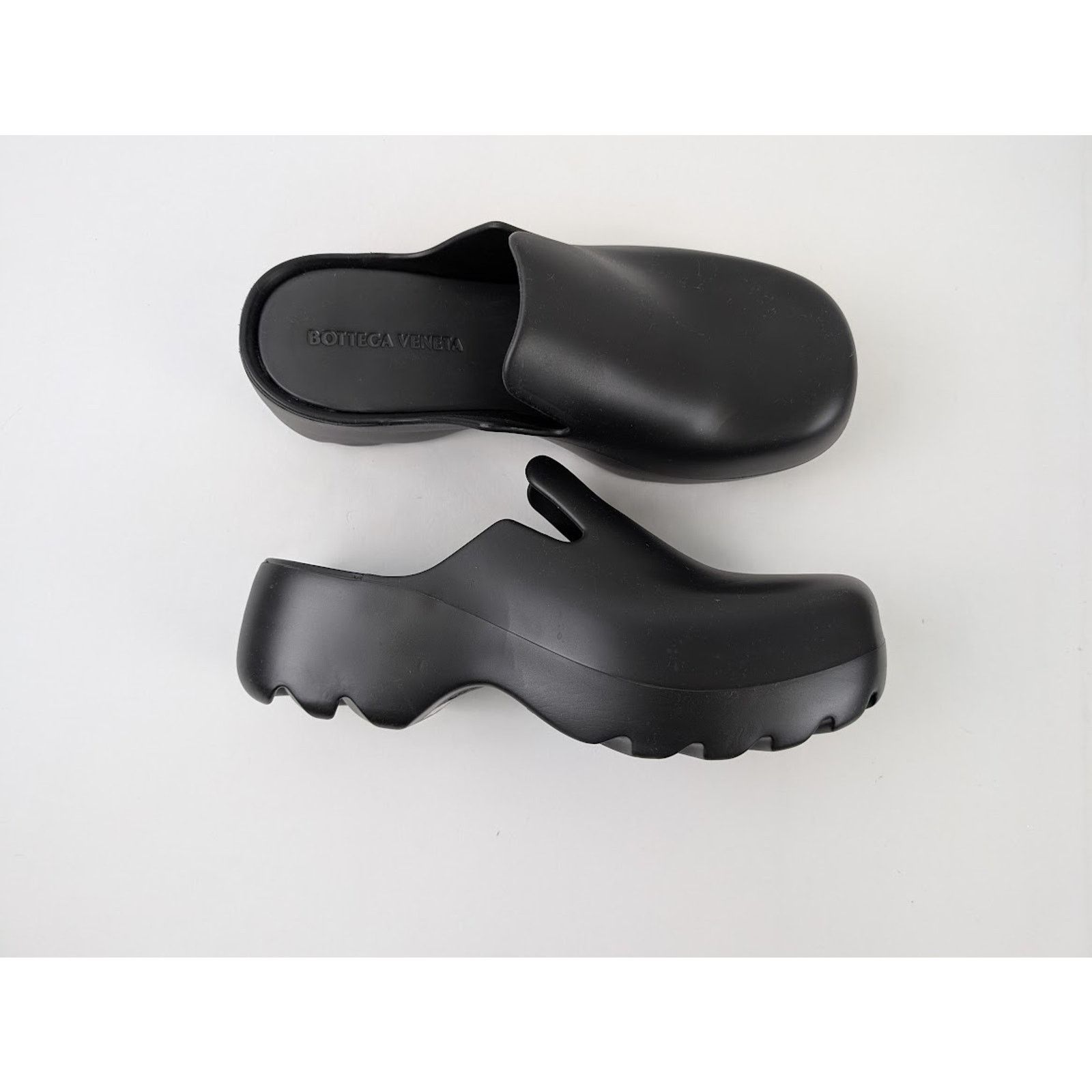 o1rshd1 Gel Rubber Flash Slipper in Black