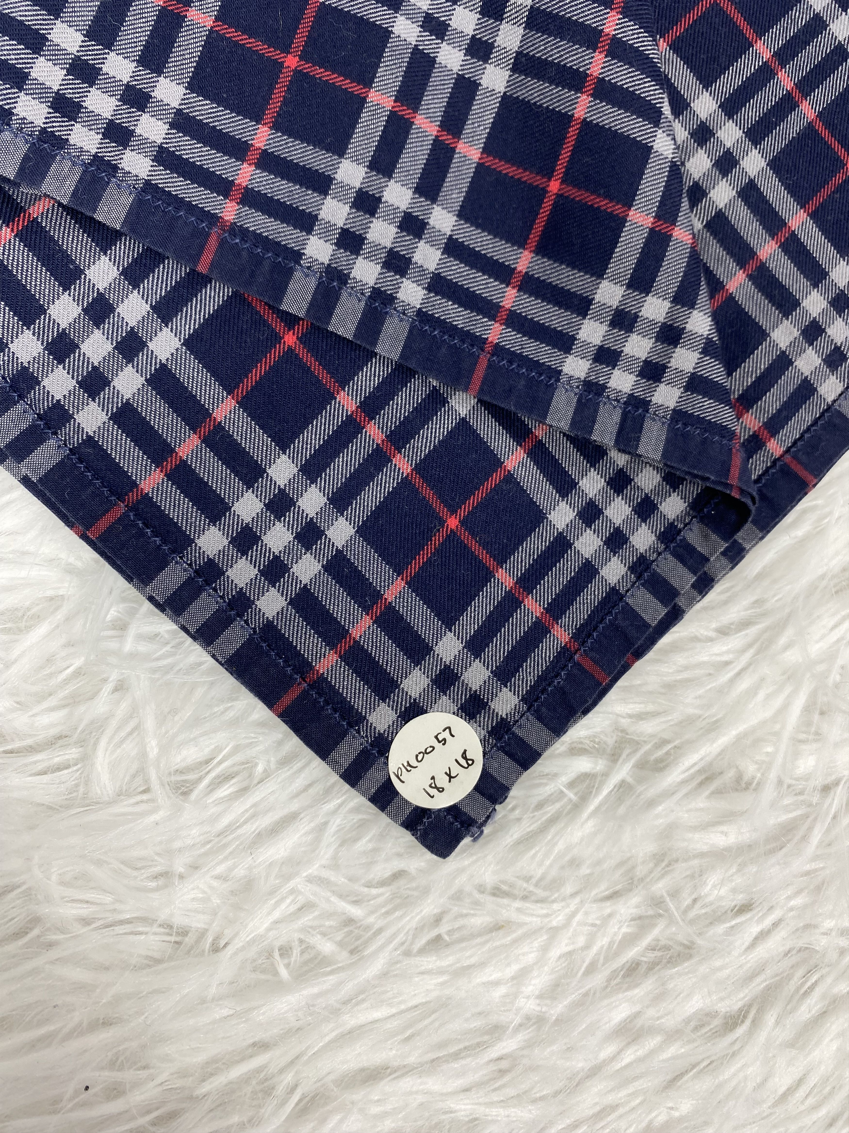 Burberry × Vintage Vintage Burberry Handkerchief PH0057 Size ONE SIZE - 2 Thumbnail