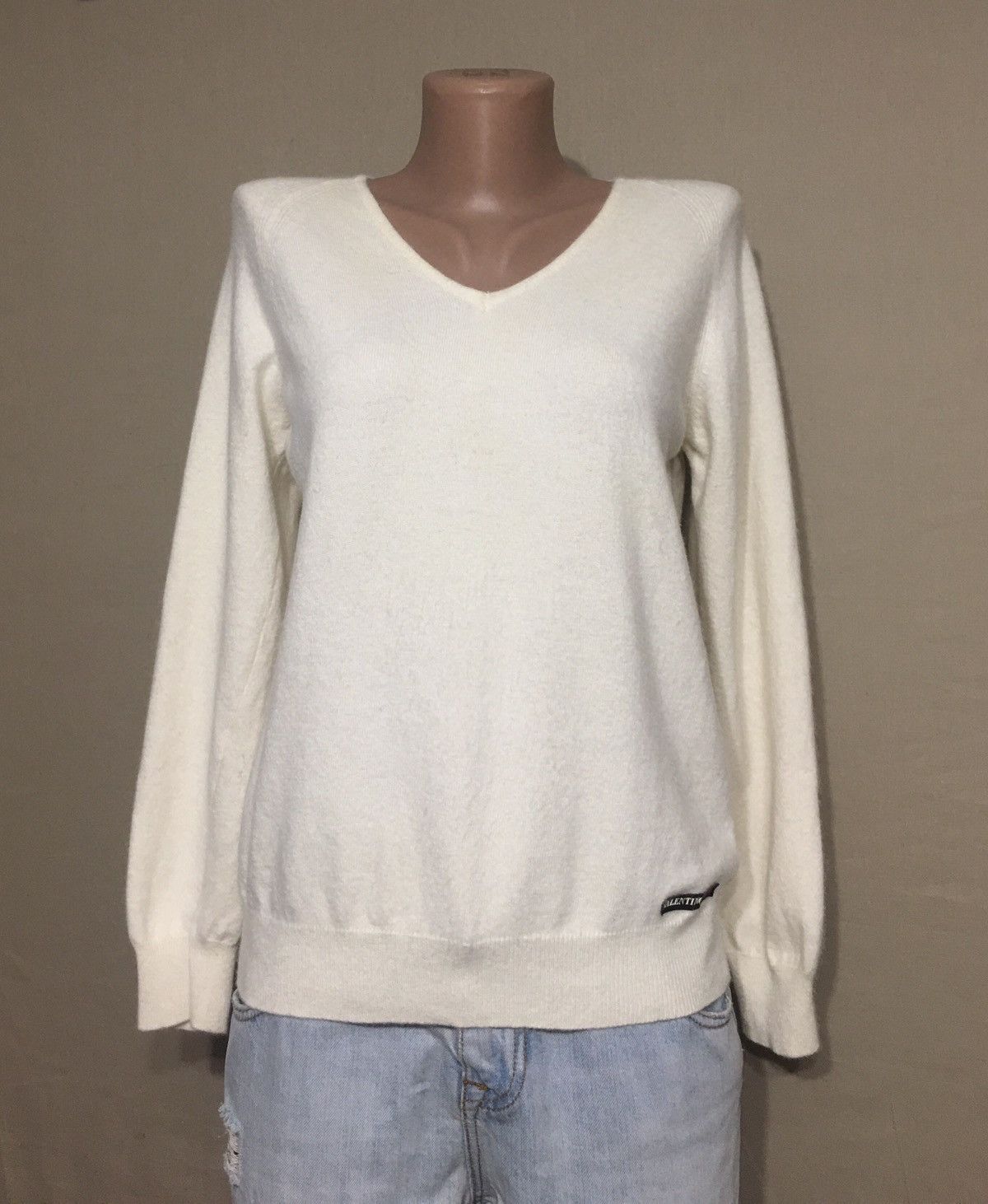 Valentino × Vintage VALENTINO Sport Ivory Cashmere V-neck Vintage Sweater Size M / US 6-8 / IT 42-44 - 1 Thumbnail