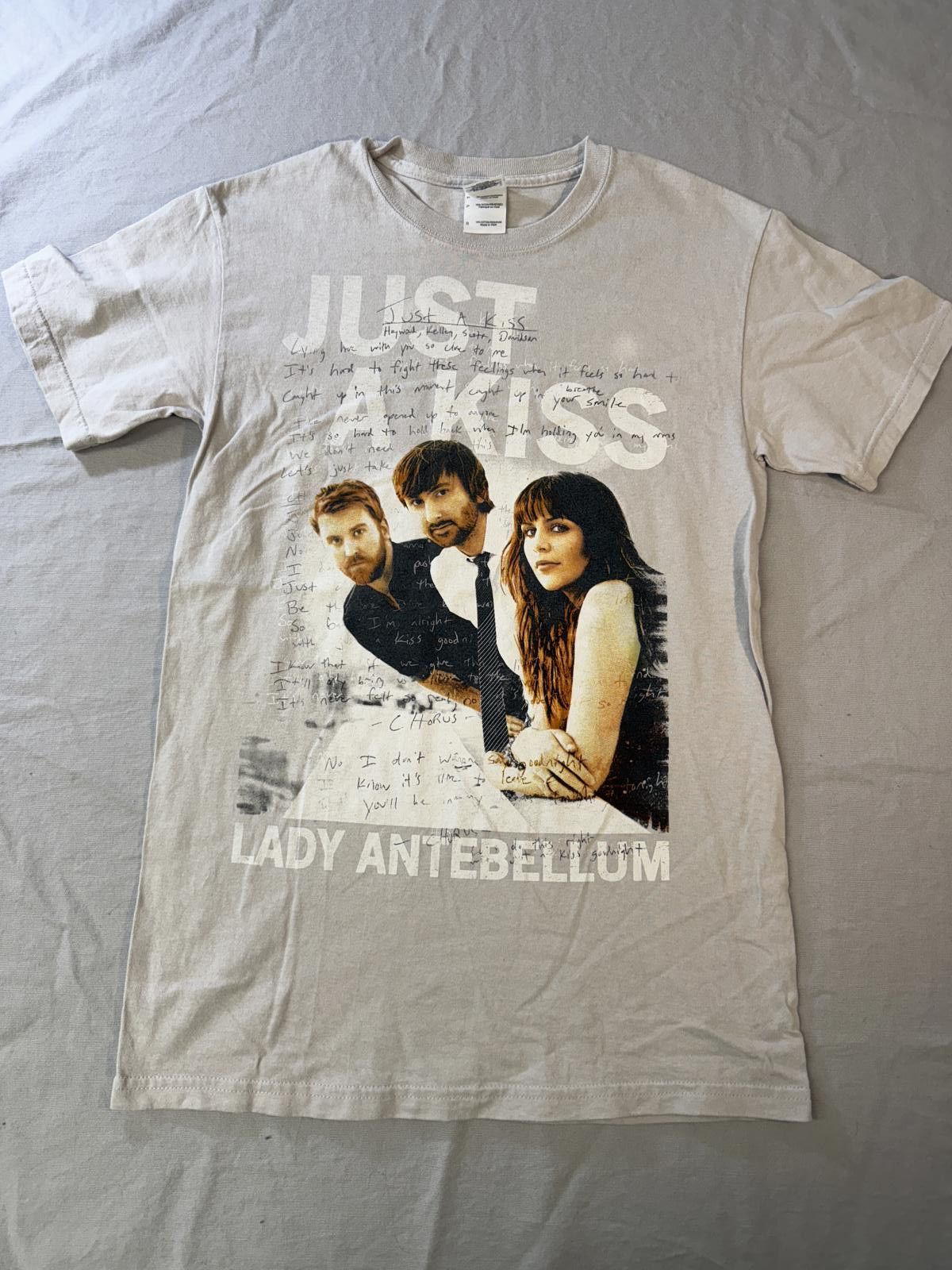 Gildan Just A Kiss Lady Antebellum T-shirt Band Members 2011 Tee Size US S / EU 44-46 / 1 - 1 Thumbnail