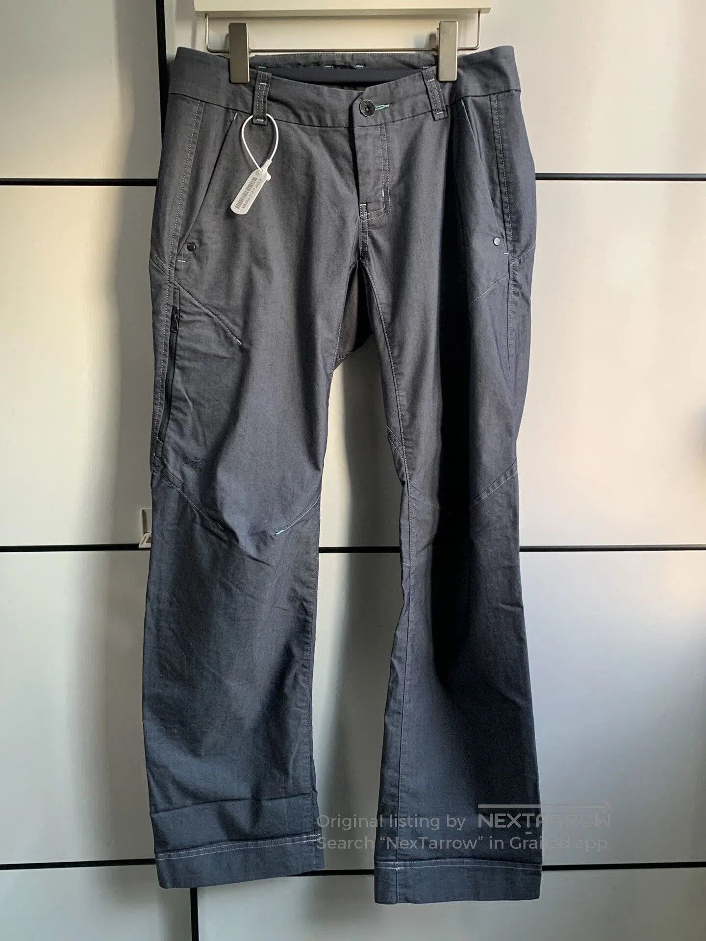 Arc'teryx ARC'TERYX Women's Cargo Pants 13714. Size 28" / US 6 / IT 42 - 1 Thumbnail