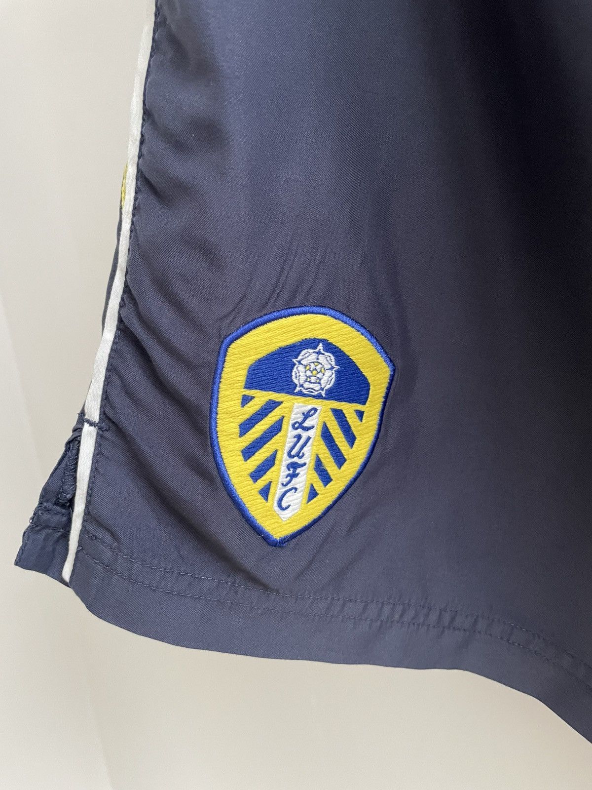 Vintage LEEDS UNITED 2005 2006 GOALKE FOOTBALL SHORTS JERSEY ADMIRAL Size US 36 / EU 52 - 3 Thumbnail