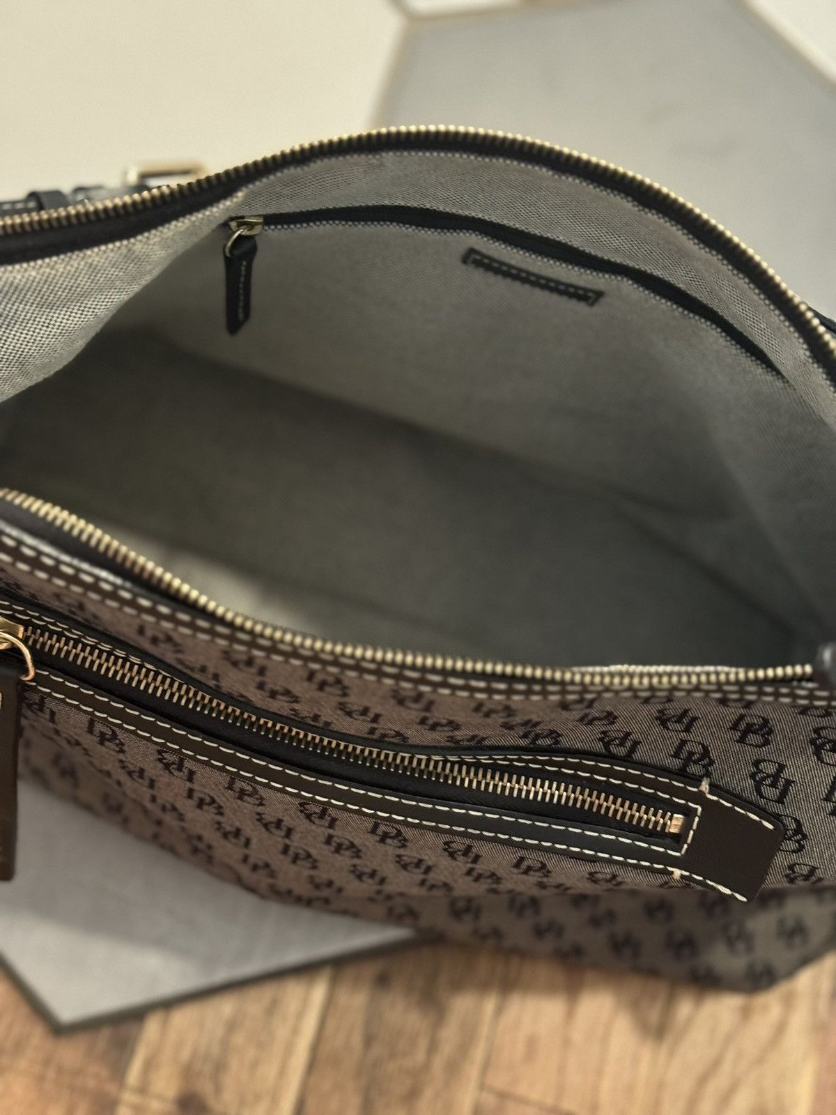 Dooney & Bourke Vtg Dooney & Bourke Signature Canvas Leather Shoulder Bag Size ONE SIZE - 6 Thumbnail
