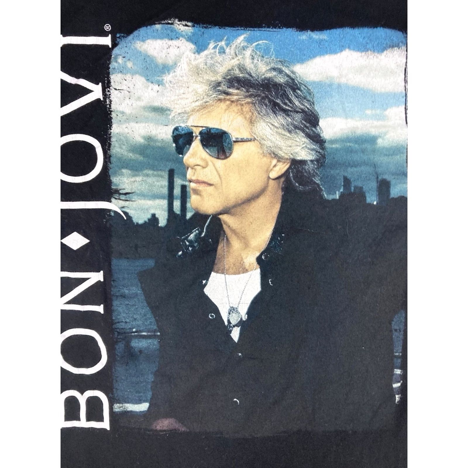 Vintage VINTAGE Bon Jovi Graphic T-shirt Women Small Black Short Sleeve Music 2022 Size S / US 4 / IT 40 - 2 Thumbnail