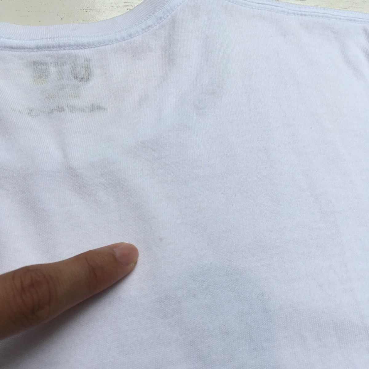 Japanese Brand × Kaws × Vintage FINAL DROP ‼️ Vintage Uniqlo X Kaws Tee Size US M / EU 48-50 / 2 - 23 Thumbnail