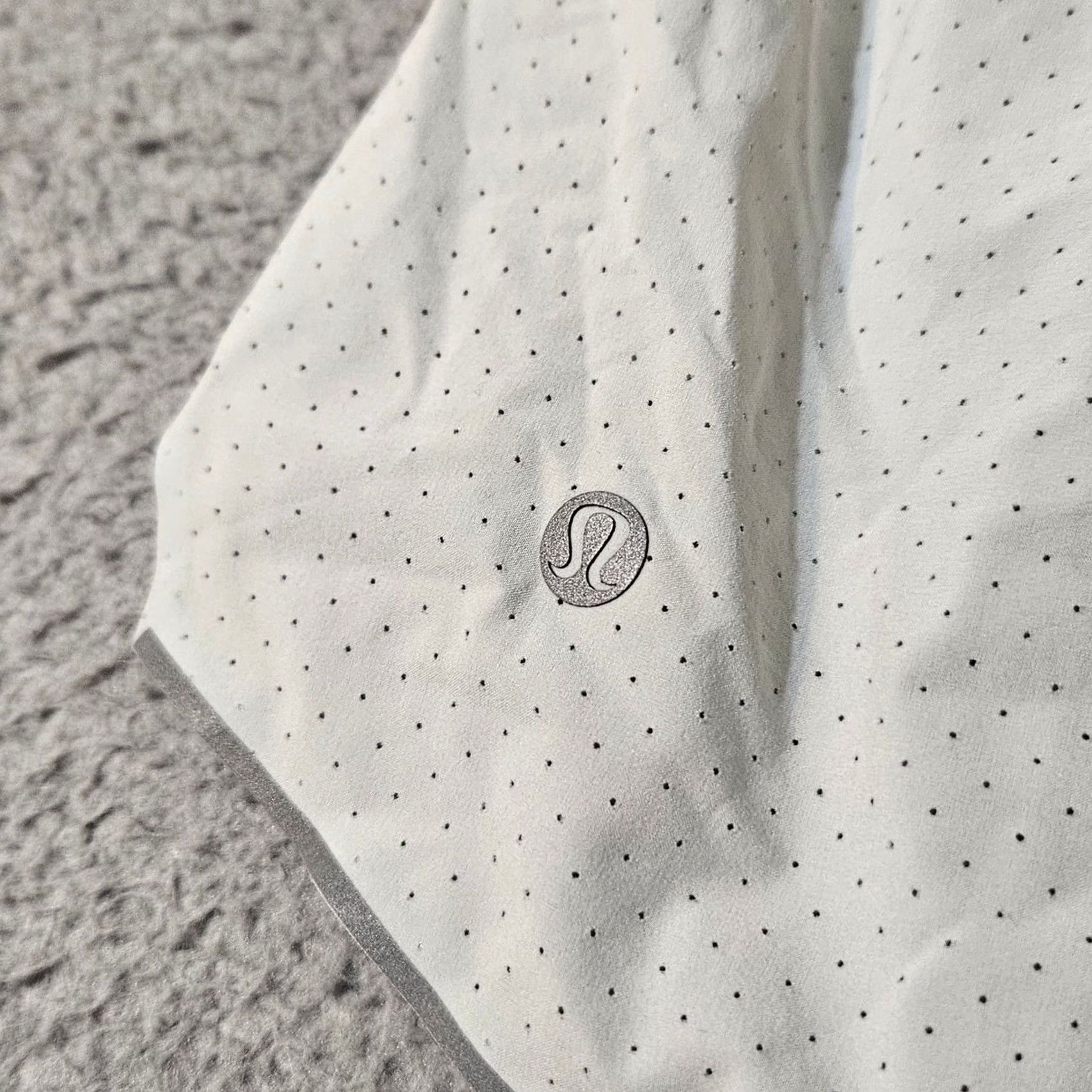 Lululemon lululemon Lightweight Lined Running 4" Short White Gray Size Small M7AU4S Men Athletic Shorts White Small Mens Size US 29 - 7 Thumbnail