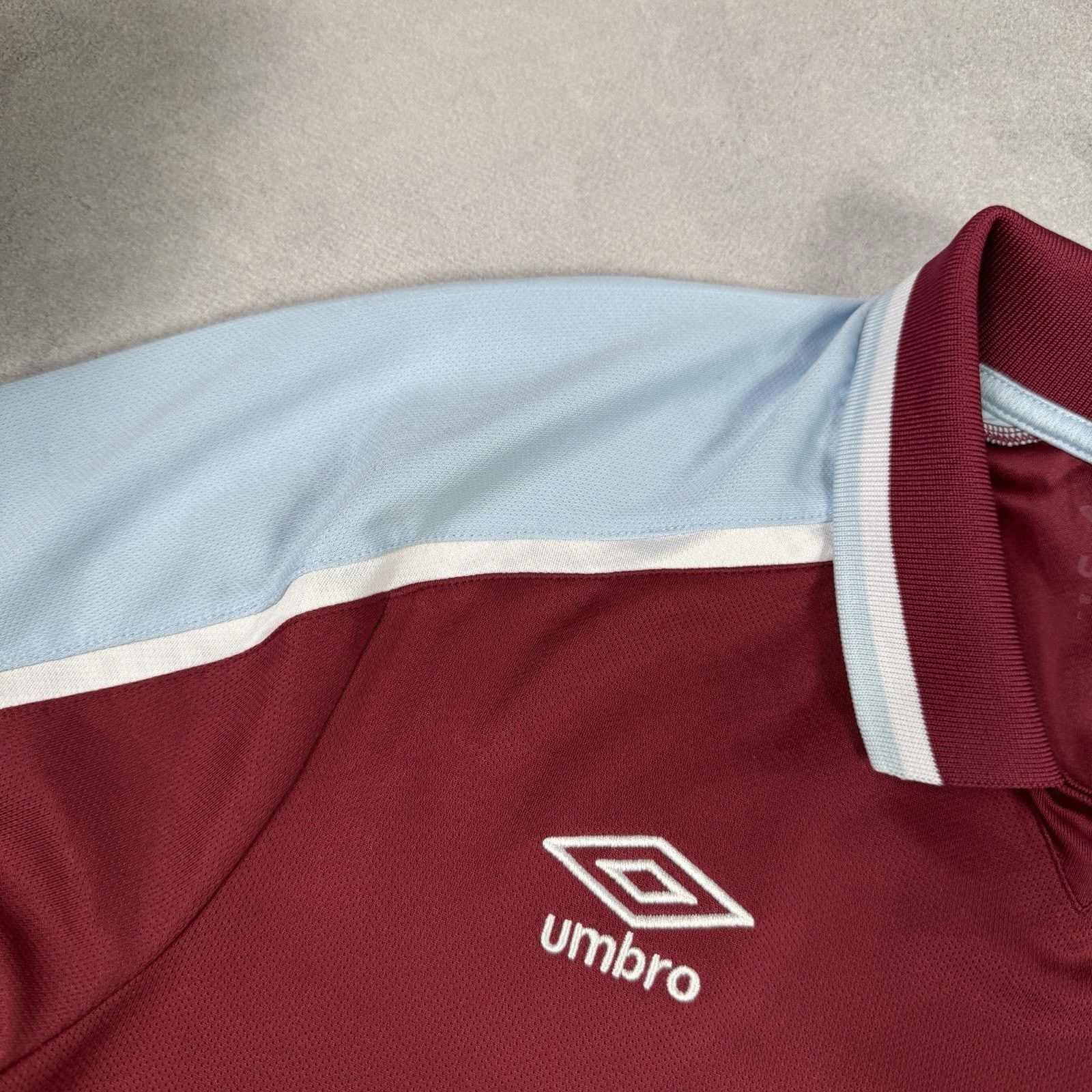 Umbro WEST HAM UNITED 2021 2022 SOCCER JERSEY Umbro Size L Size US L / EU 52-54 / 3 - 5 Thumbnail