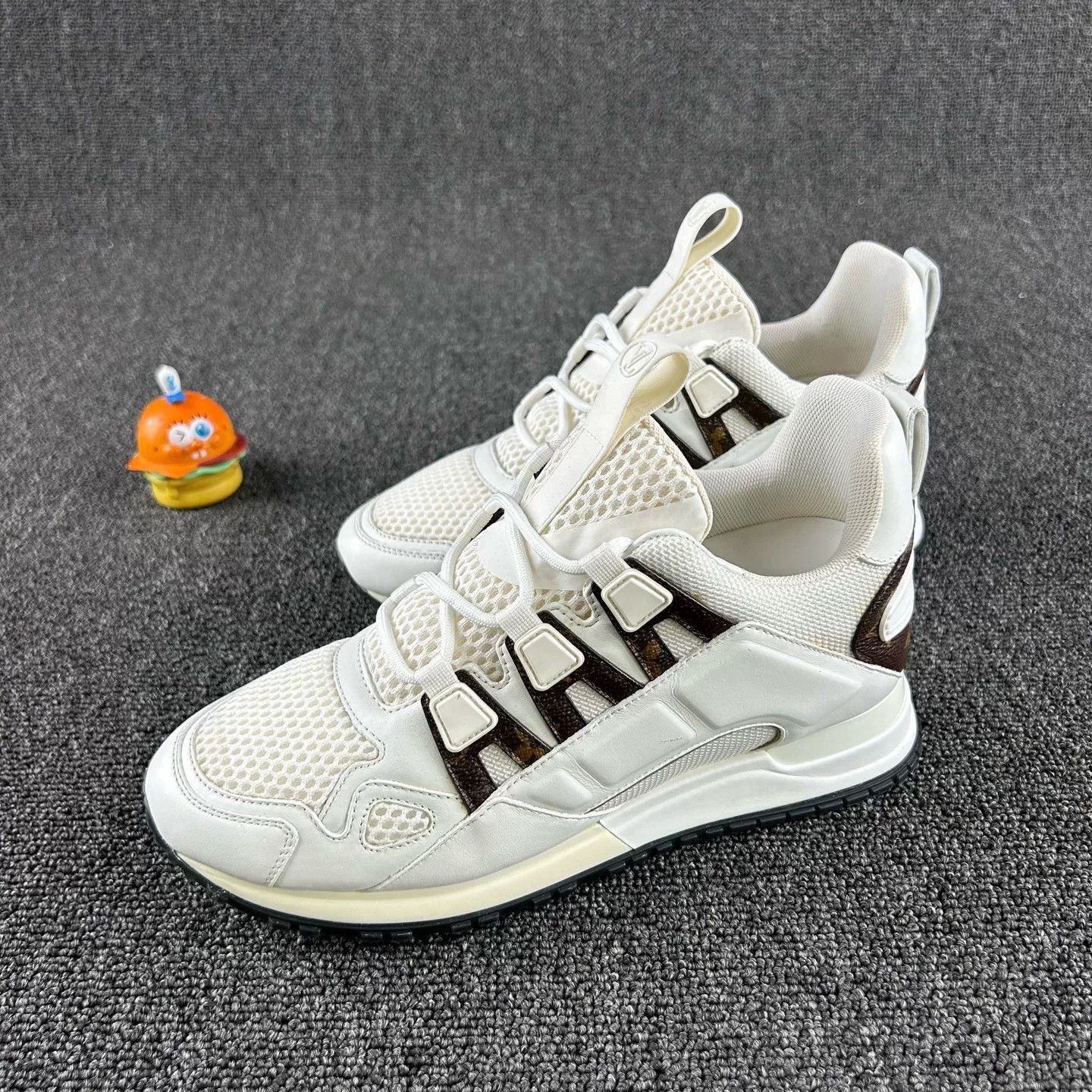 Louis Vuitton White Monogram Sneaker Size 37