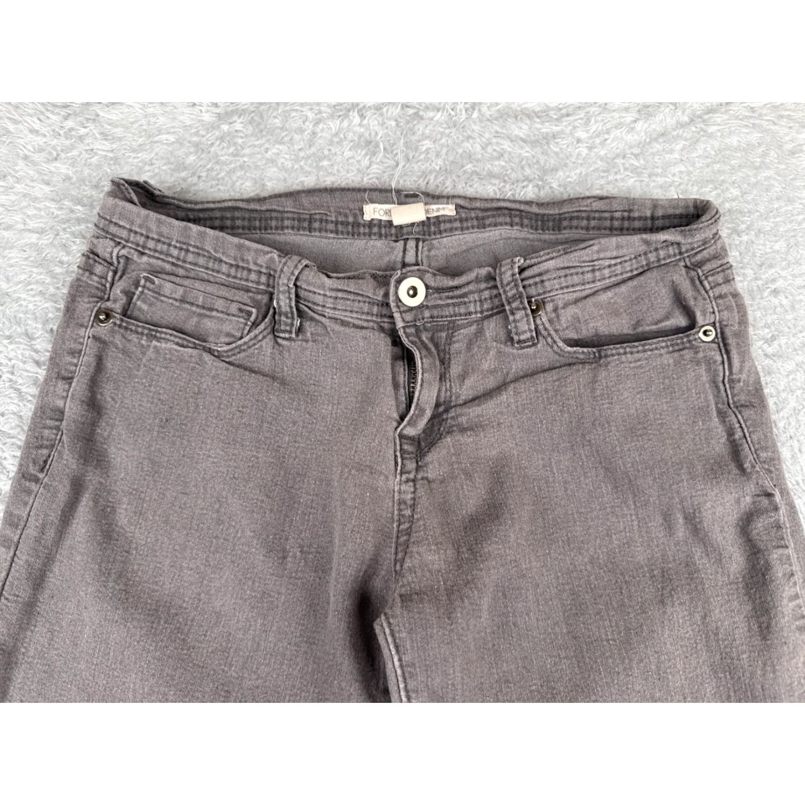 Forever 21 FOREVER 21 Jeans Womens 27 Gray Denim Tapered Cotton Blend Low Rise 27x26 Distressed 5-Pocket Design Regular Inseam 26 in Mens? Size 27" / US 4 / IT 40 - 4 Thumbnail