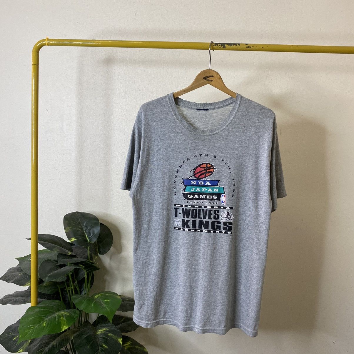 NBA Vintage 90s NBA Japan Games T Wolves Vs Kings T Shirt Size US M / EU 48-50 / 2 - 1 Thumbnail