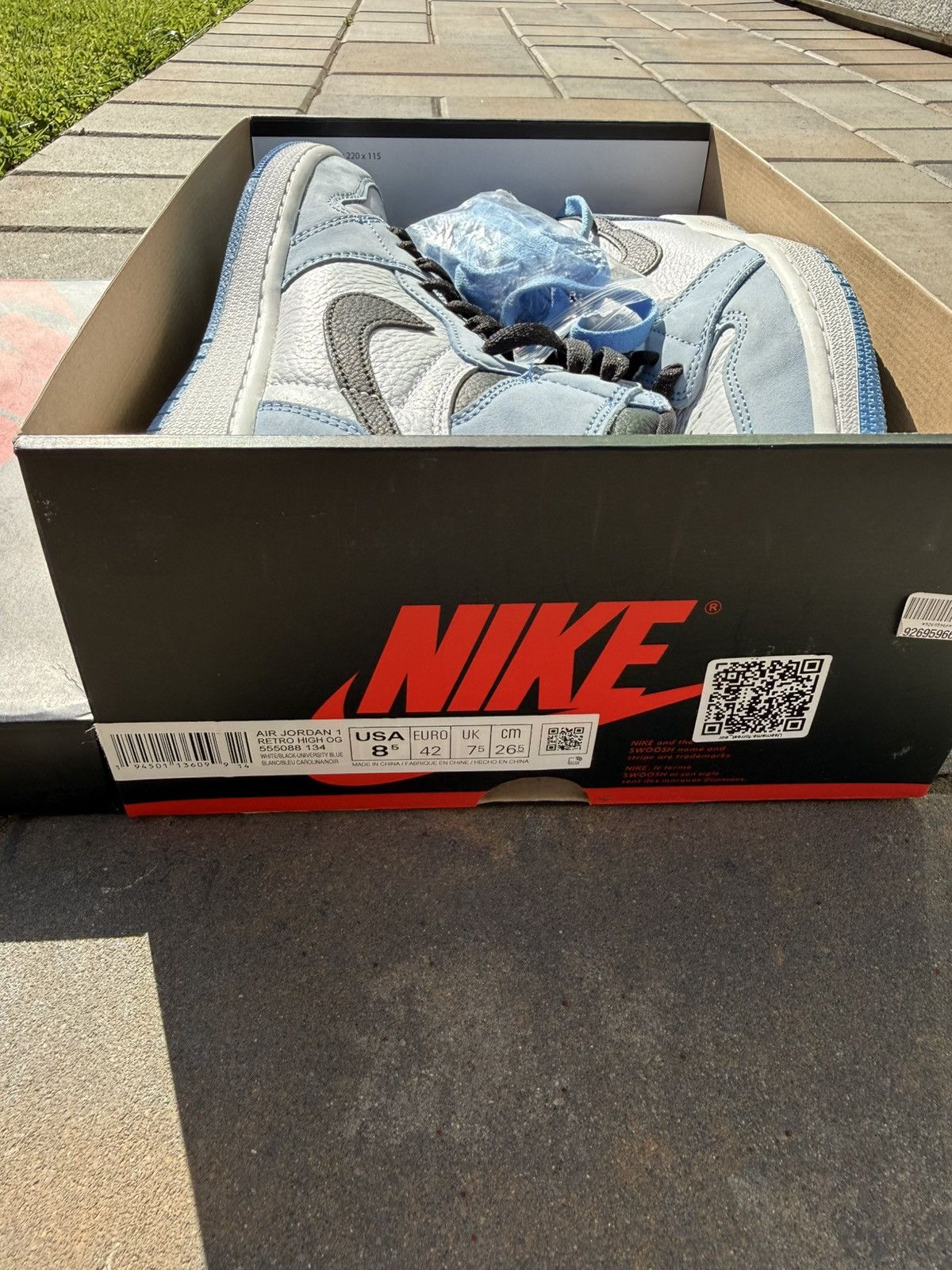Nike Air Jordan 1 “University Blue” Size US 8.5 / EU 41-42 - 2 Thumbnail