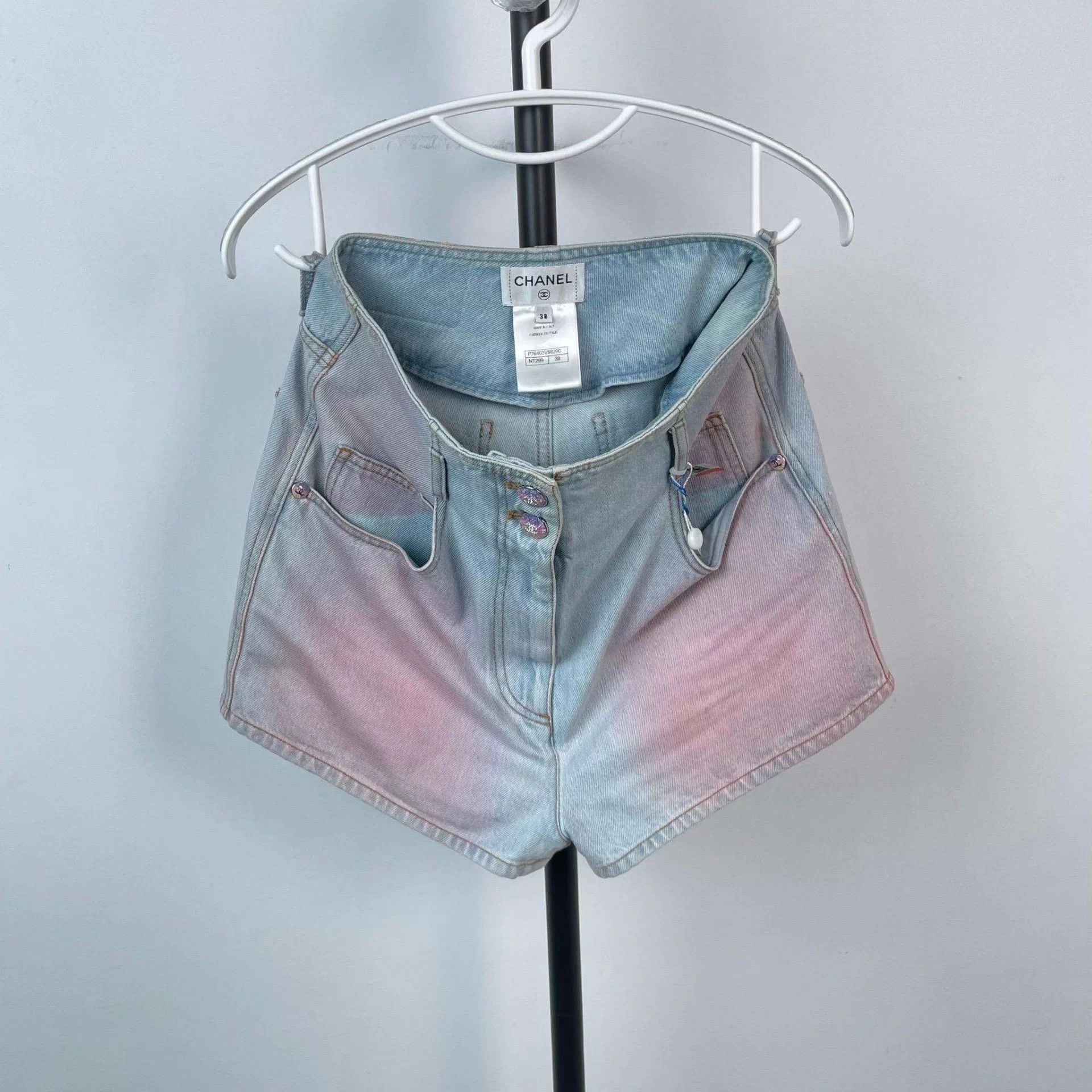 Chanel Chanel 24C Denim Ombre Short 38 Size 27" / US 4 / IT 40 - 1 Thumbnail