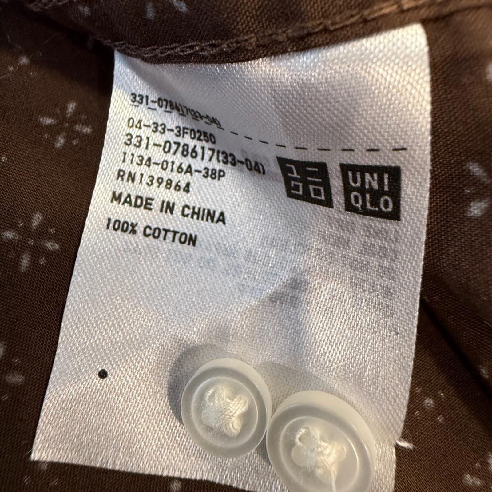 Uniqlo Uniqlo brown button up shirt blue white floral pattern SZ M Size US M / EU 48-50 / 2 - 6 Thumbnail