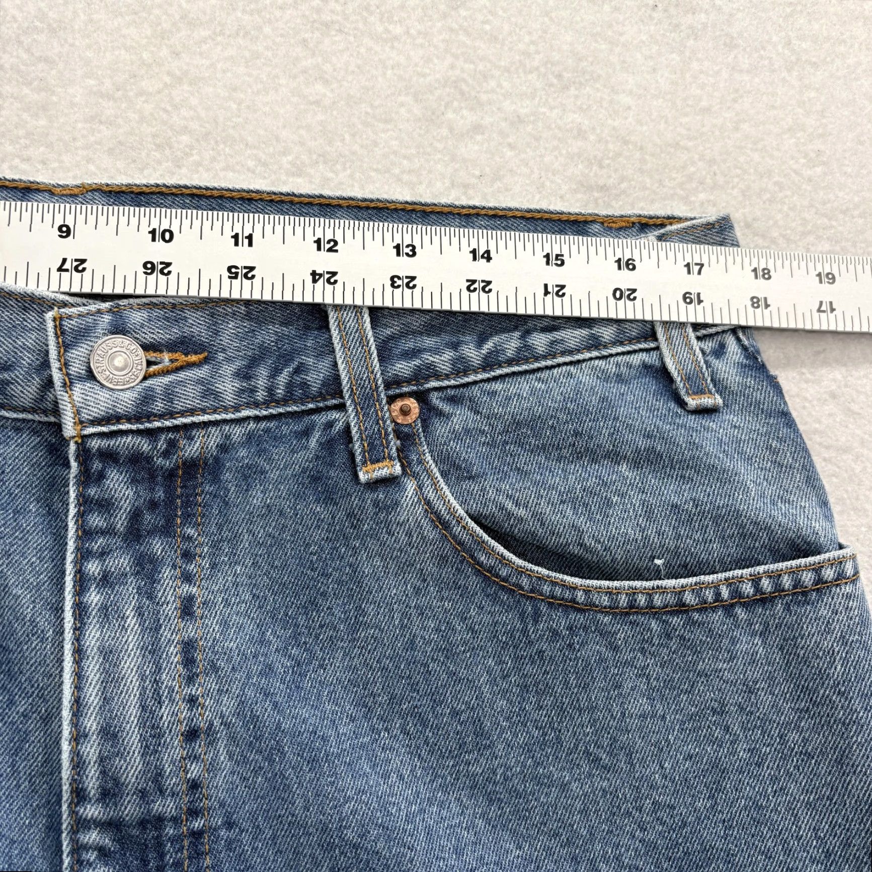 Levi's VINTAGE Levi's 550 Jeans Mens 36x34 Blue Medium Wash Relaxed Fit Tapered Denim Size US 36 / EU 52 - 6 Thumbnail