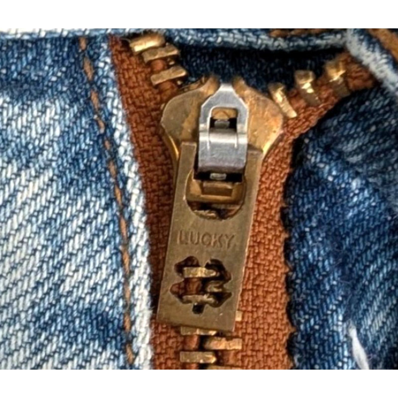 Lucky Brand VINTAGE Lucky Brand Dungarees Jeans Mens 31x34 USA Made 91 Light Wash Denim Relaxed Tapered 5-Pocket Size US 31 - 7 Thumbnail
