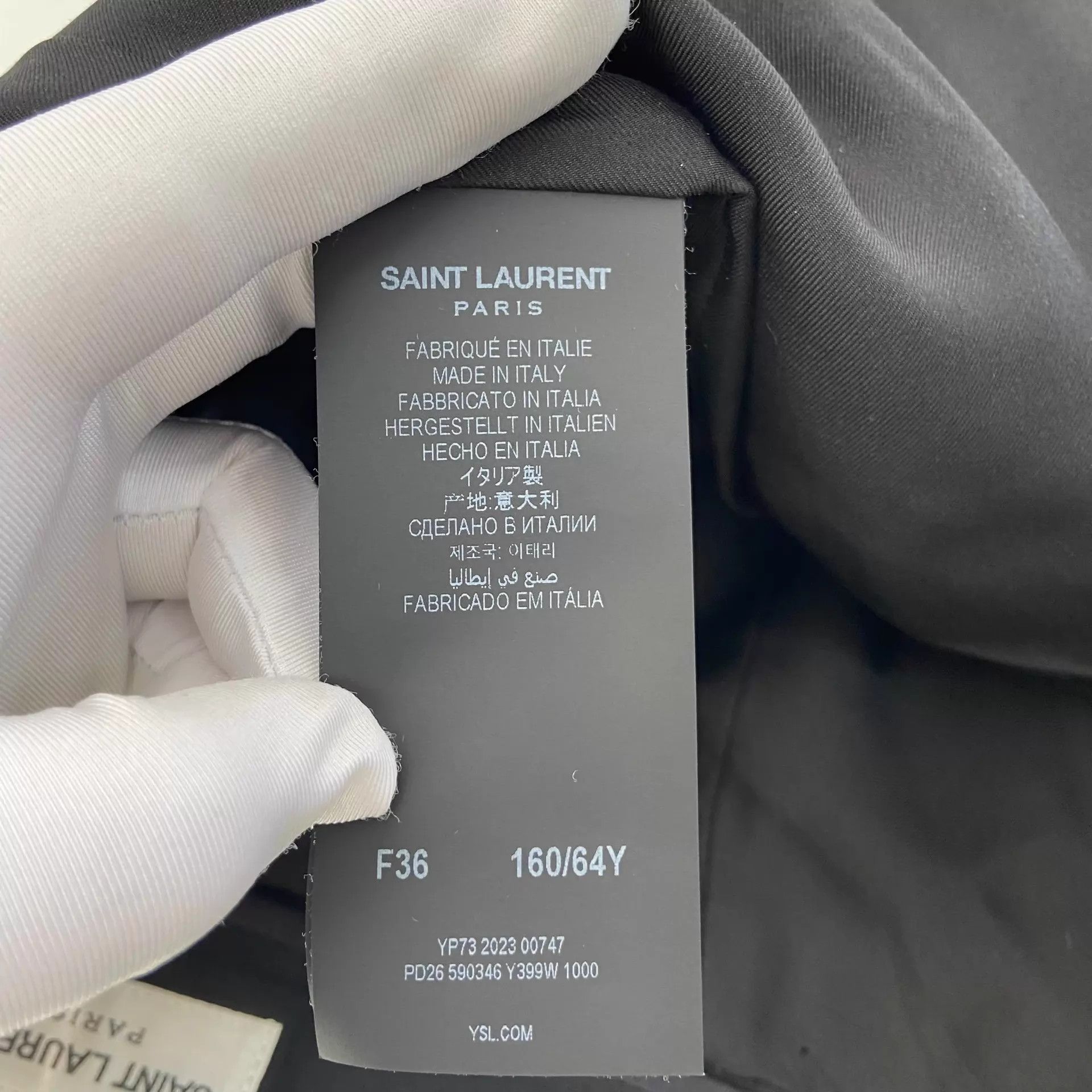 Saint Laurent Paris Saint Laurent Black Short F36 Pre-Owned Size 25" / US 0 / IT 36 - 7 Thumbnail