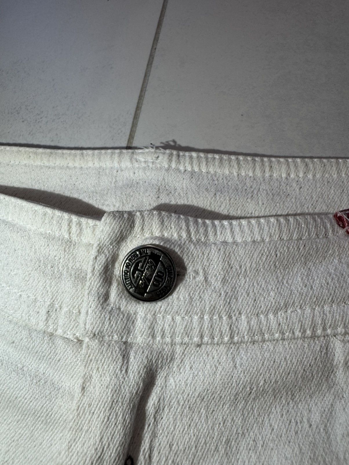 Alexander McQueen Alexander McQueen 90s Vintage Face Print Jeans Size 28" / US 6 / IT 42 - 8 Thumbnail