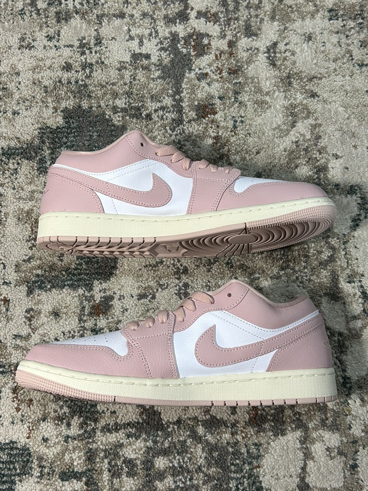 Jordan Brand Air Jordan 1 Low Oxford Pink Size US 10.5 / EU 43-44 - 2 Thumbnail