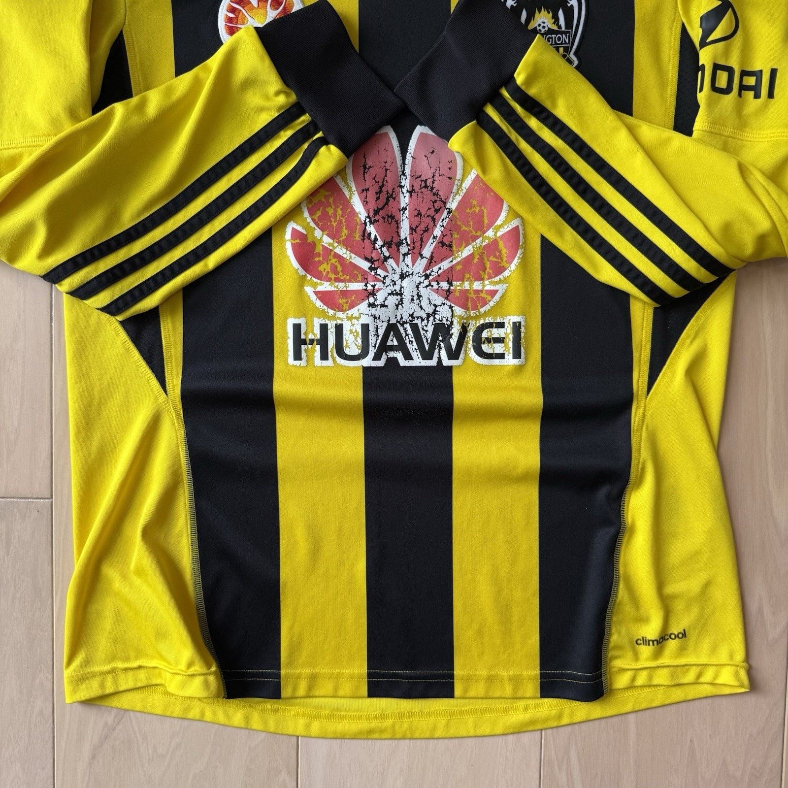 Adidas Wellington Phoenix Home Jersey M Yellow World Cup Soccer Size US M / EU 48-50 / 2 - 5 Thumbnail