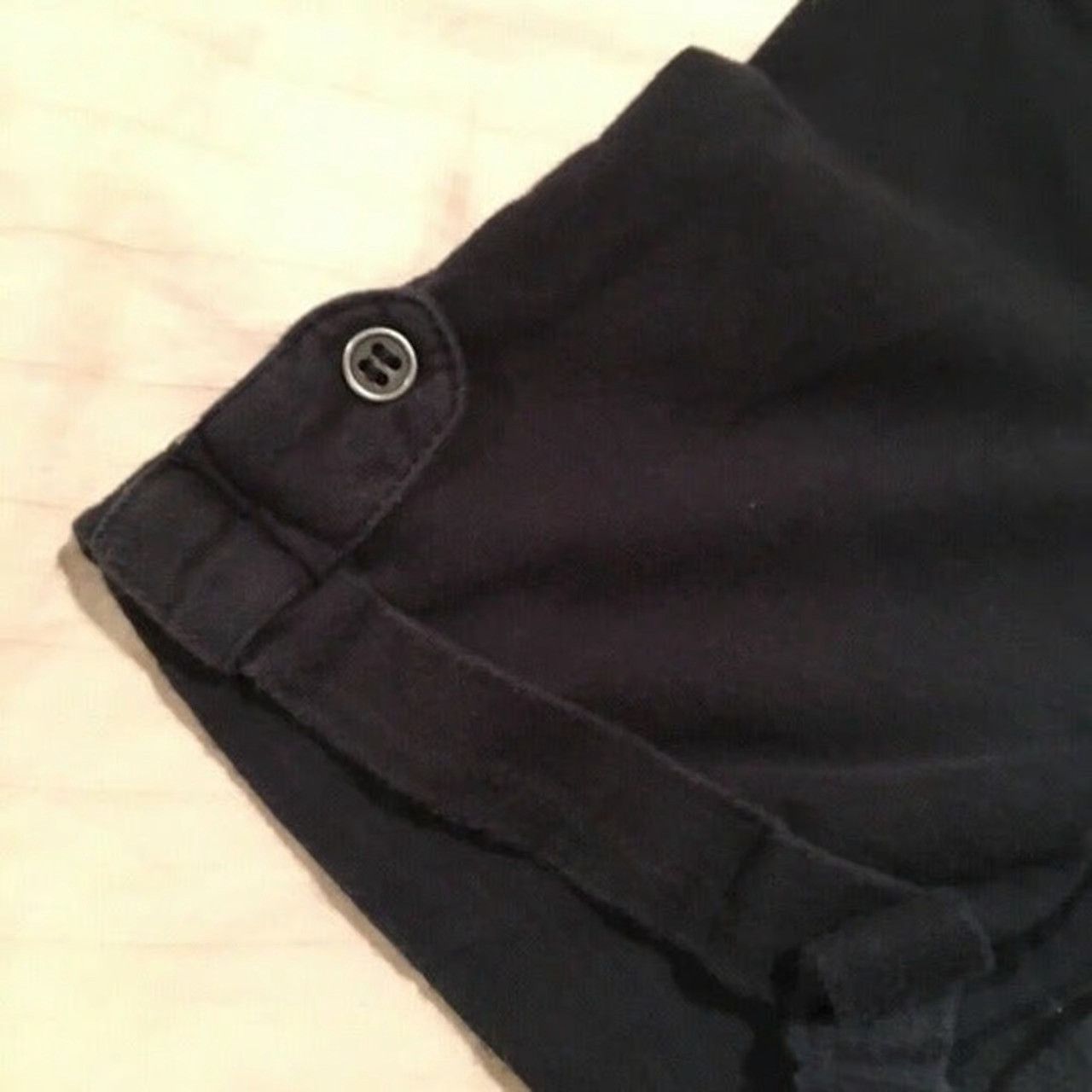 Guess Vintage-Wash G By Guess Ombré V-Neck – Pocket Detail – Small Size US S / EU 44-46 / 1 - 4 Thumbnail