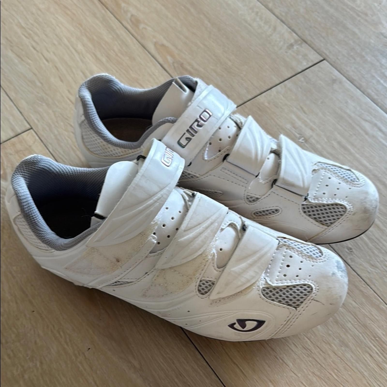 Giro Giro women’s spin shoes with peloton clips Size US 9 / IT 39 - 3 Thumbnail