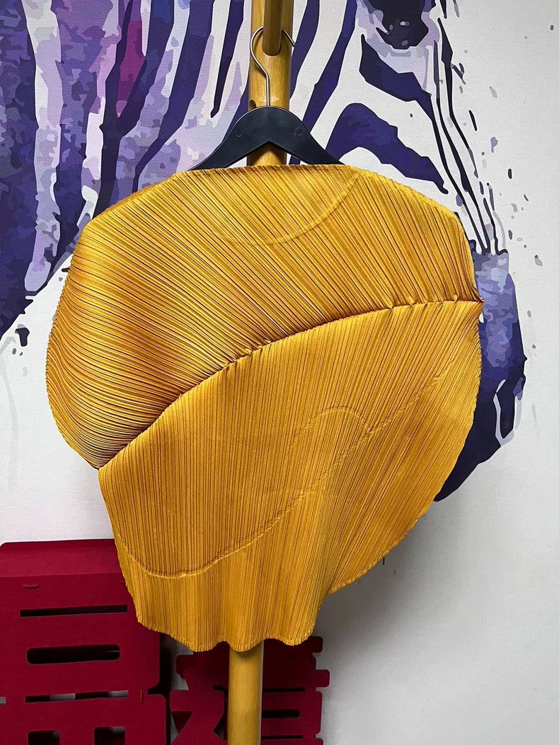 Issey Miyake Issey Miyake size:one size Nut-orange irregular-shaped top Size XS / US 0-2 / IT 36-38 - 2 Thumbnail