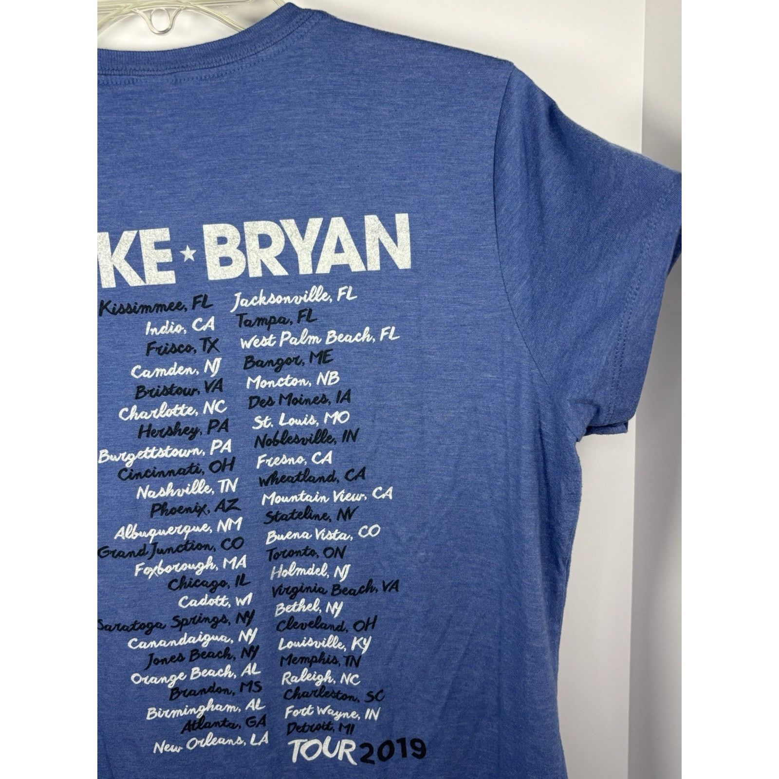 The Unbranded Brand Luke Bryan 2019 Tour Tee Women’s Large Blue Graphic Concert Size L / US 10 / IT 46 - 12 Thumbnail
