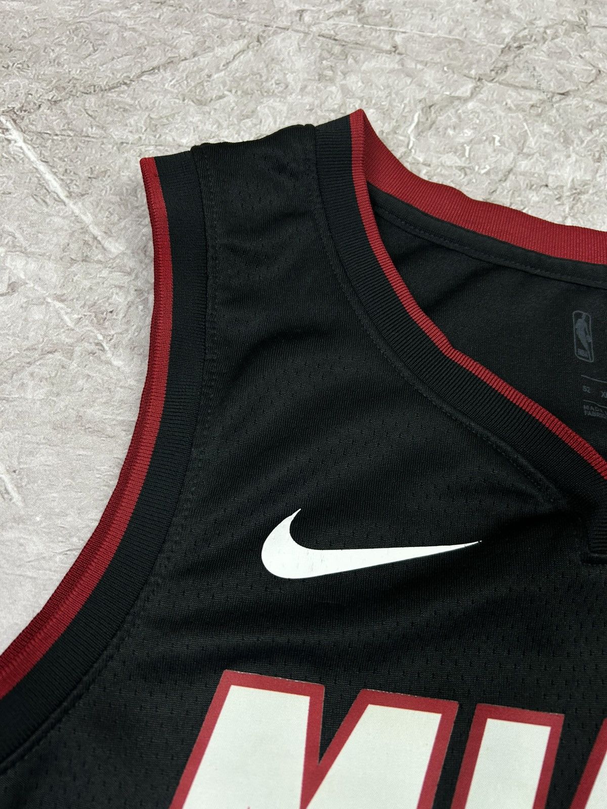 NBA Nike MIAMI HEAT JIMMY BUTLER SWINGMAN JERSEY NBA BASKETBALL Size US XL / EU 56 / 4 - 7 Thumbnail