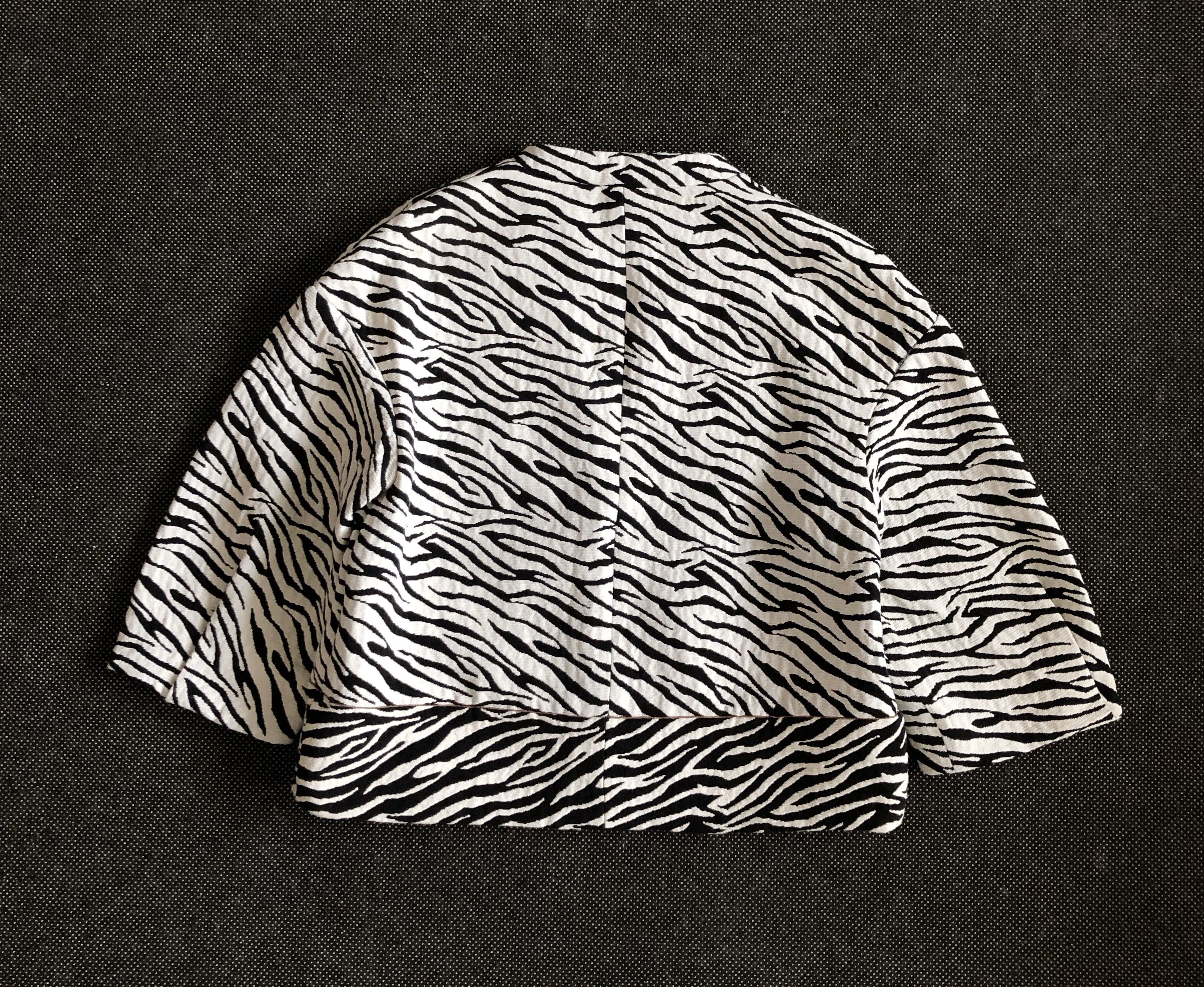 Zara ZARA ZEBRA PRINT CROP JACKET Size S / US 4 / IT 40 - 2 Thumbnail