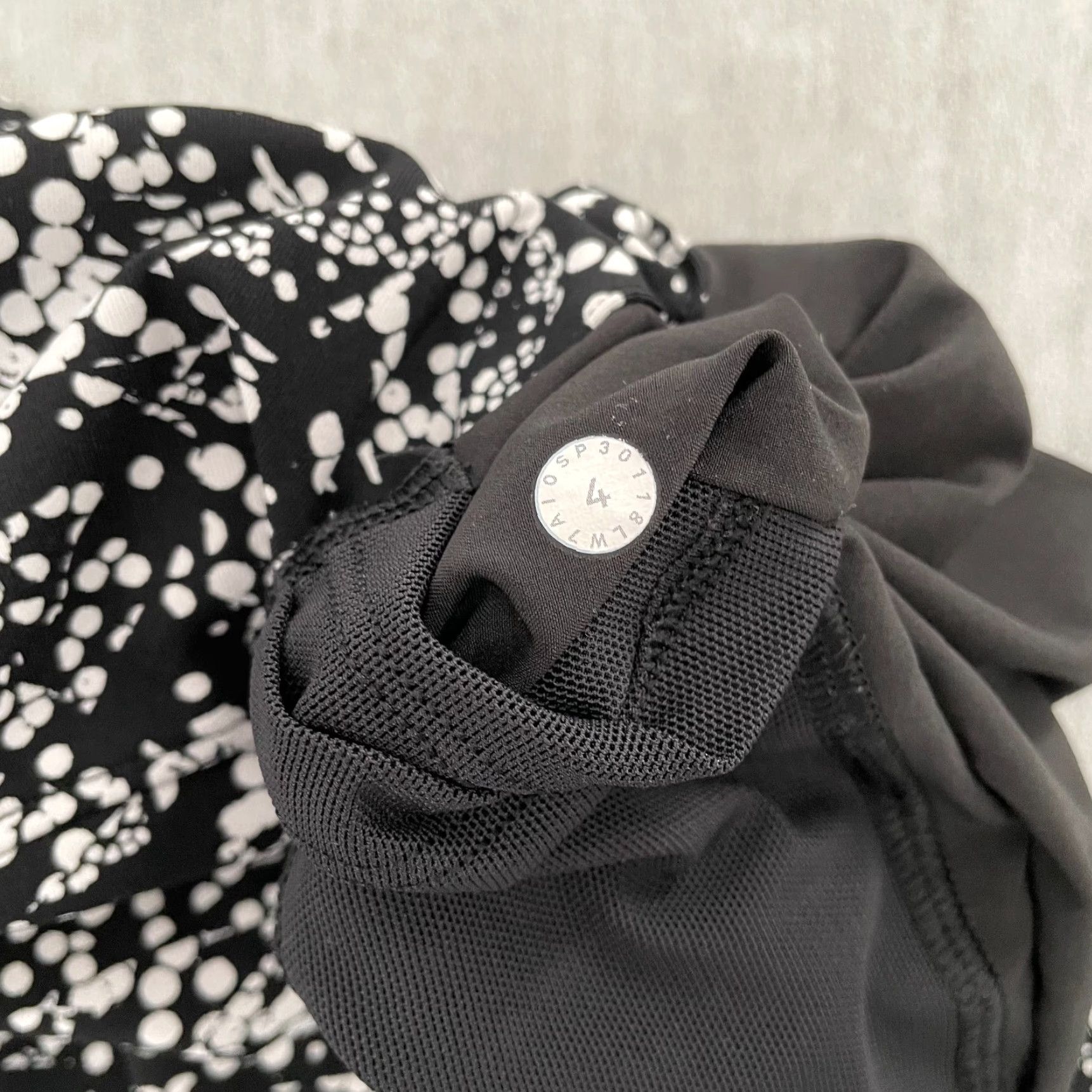 Lululemon Lululemon Shorts Women 4 Black Floral Drawstring Pockets Stretch Logo Activewear Gym Running Womens Size 27" / US 4 / IT 40 - 6 Thumbnail