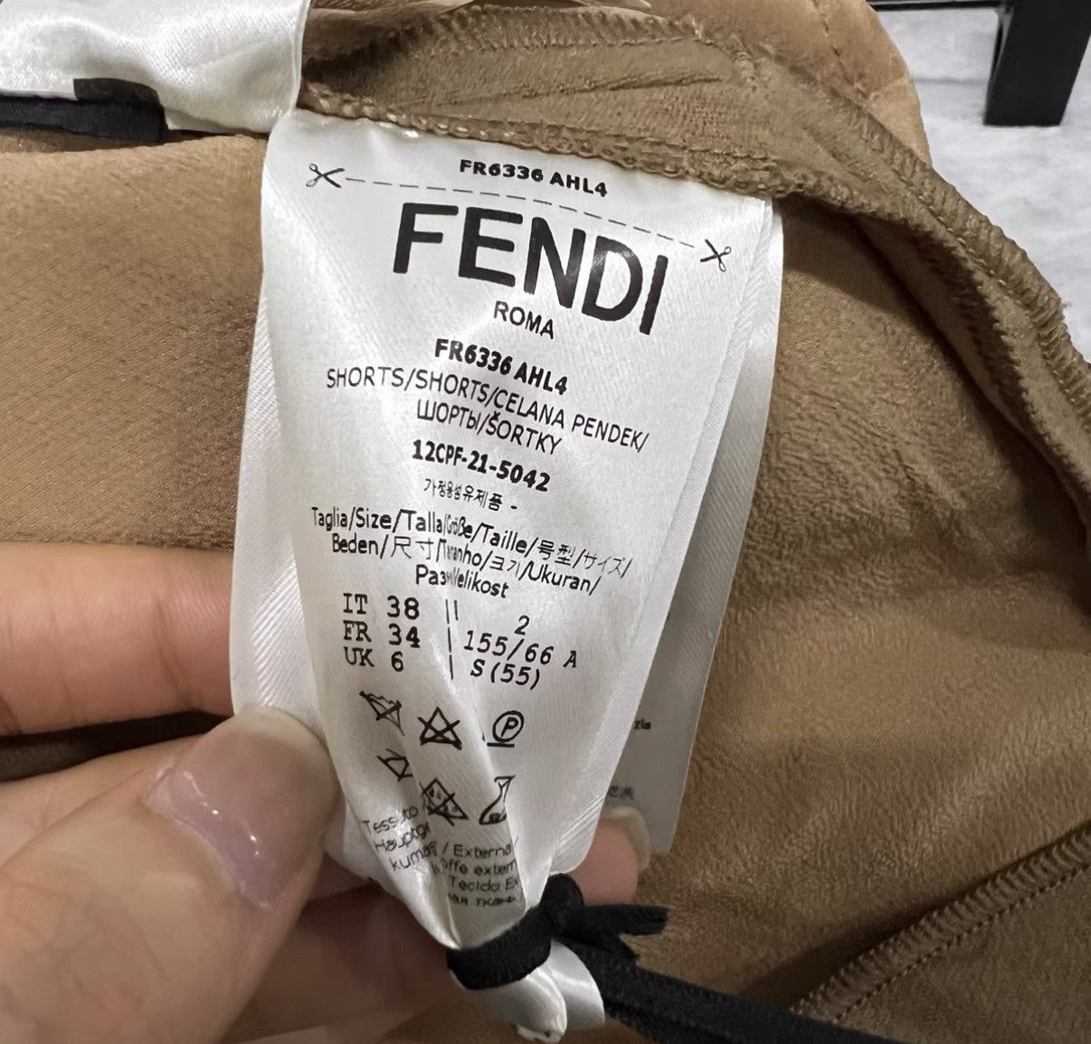 Fendi Fendi Camel All-over Logo Pleated Shorts J41 Size 26" / US 2 / IT 38 - 5 Thumbnail