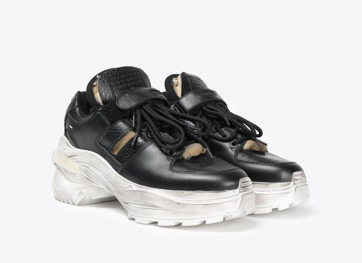 センラ Luge,A la mode,VERITE,GOSSIP,MARCEL Maison Margiela: Navy Embroidered Logo Sweatshirt | SSENSE