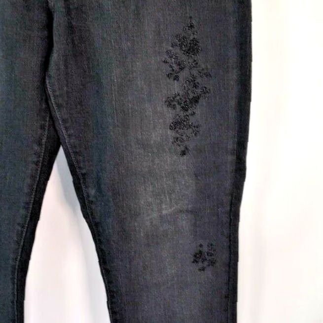 Vintage VINTAGE Levi's 711 High Rise Skinny Jeans Grey 30X30 18W Women's Jeans Floral Embroidered 30 inch Inseam Womens Jeans Skinny 711 Grey Vintage Size 30" / US 8 / IT 44 - 2 Thumbnail