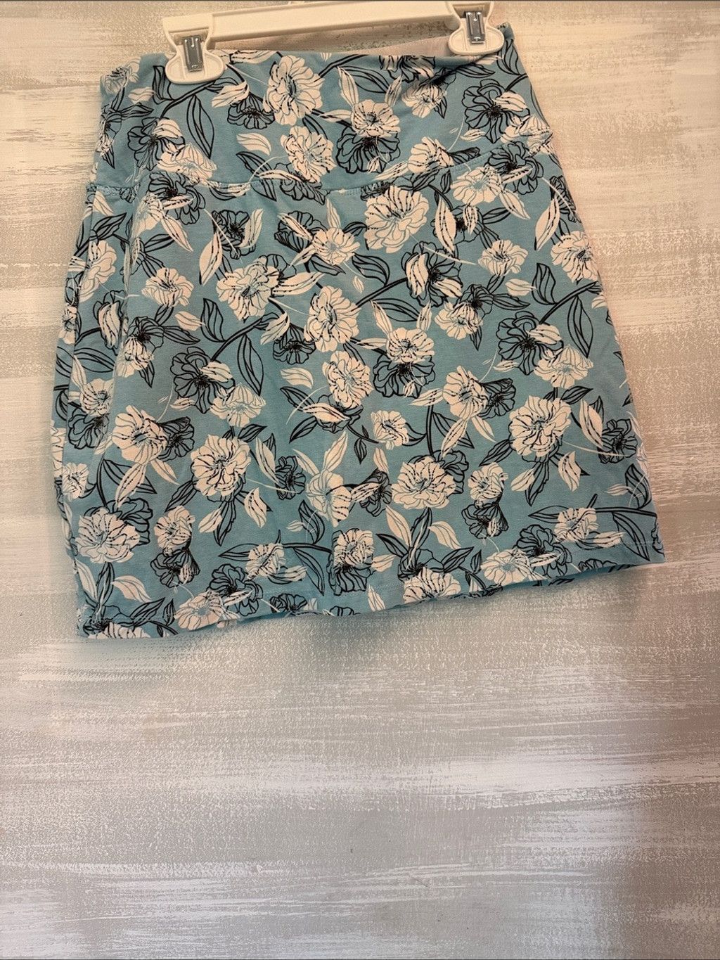 Other Blue Flora Skort by Teezher. Size Small. Preowned. Great Con Size 28" / US 6 / IT 42 - 4 Thumbnail