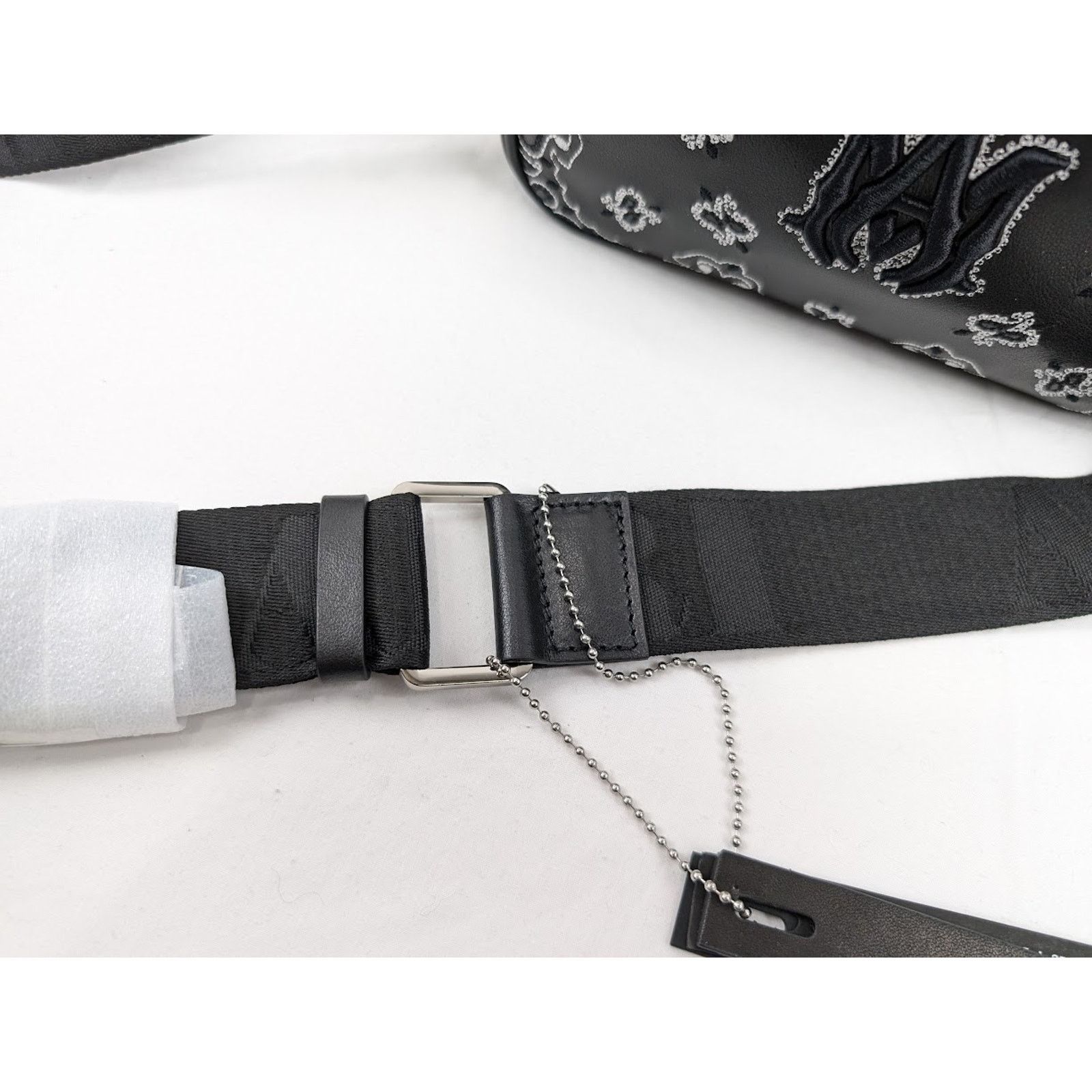 Amiri o1rshd1 Size: OS / Bandana Camera Case in Black Size ONE SIZE - 19 Thumbnail