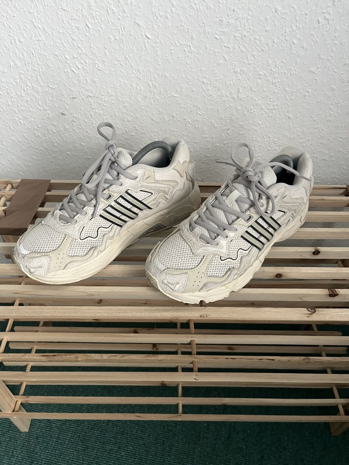 Adidas Adidas x Bad Bunny CL Response Size US 7.5 / EU 40-41 - 1 Thumbnail