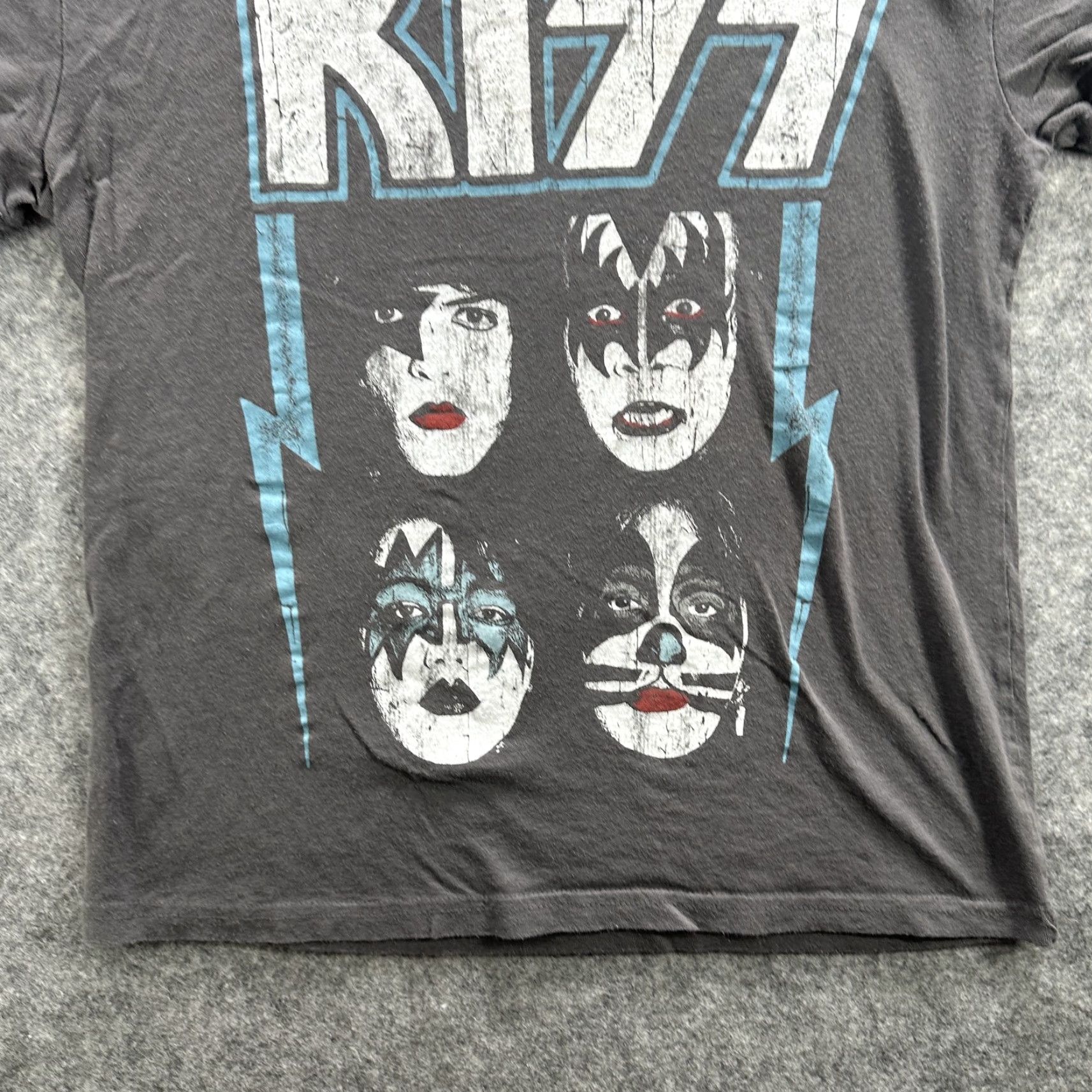 Vintage KISS Band T-Shirt Mens Small Rock Music Concert Graphic Distressed Cotton Short Sleeve 2020 Size US S / EU 44-46 / 1 - 4 Thumbnail