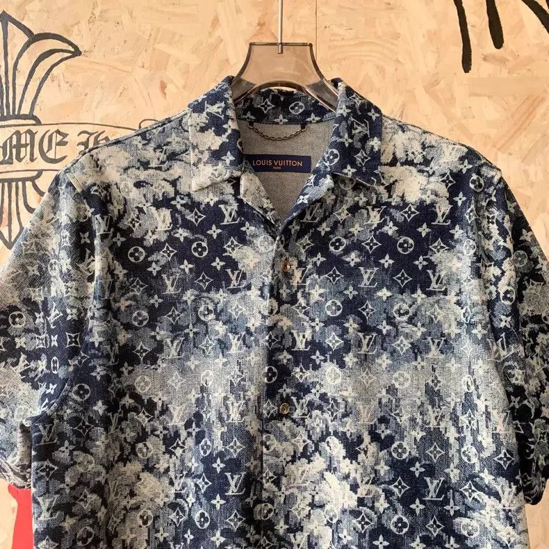 Louis Vuitton Louis Vuitton Tapestry full print short sleeve shirt Size US M / EU 48-50 / 2 - 3 Thumbnail