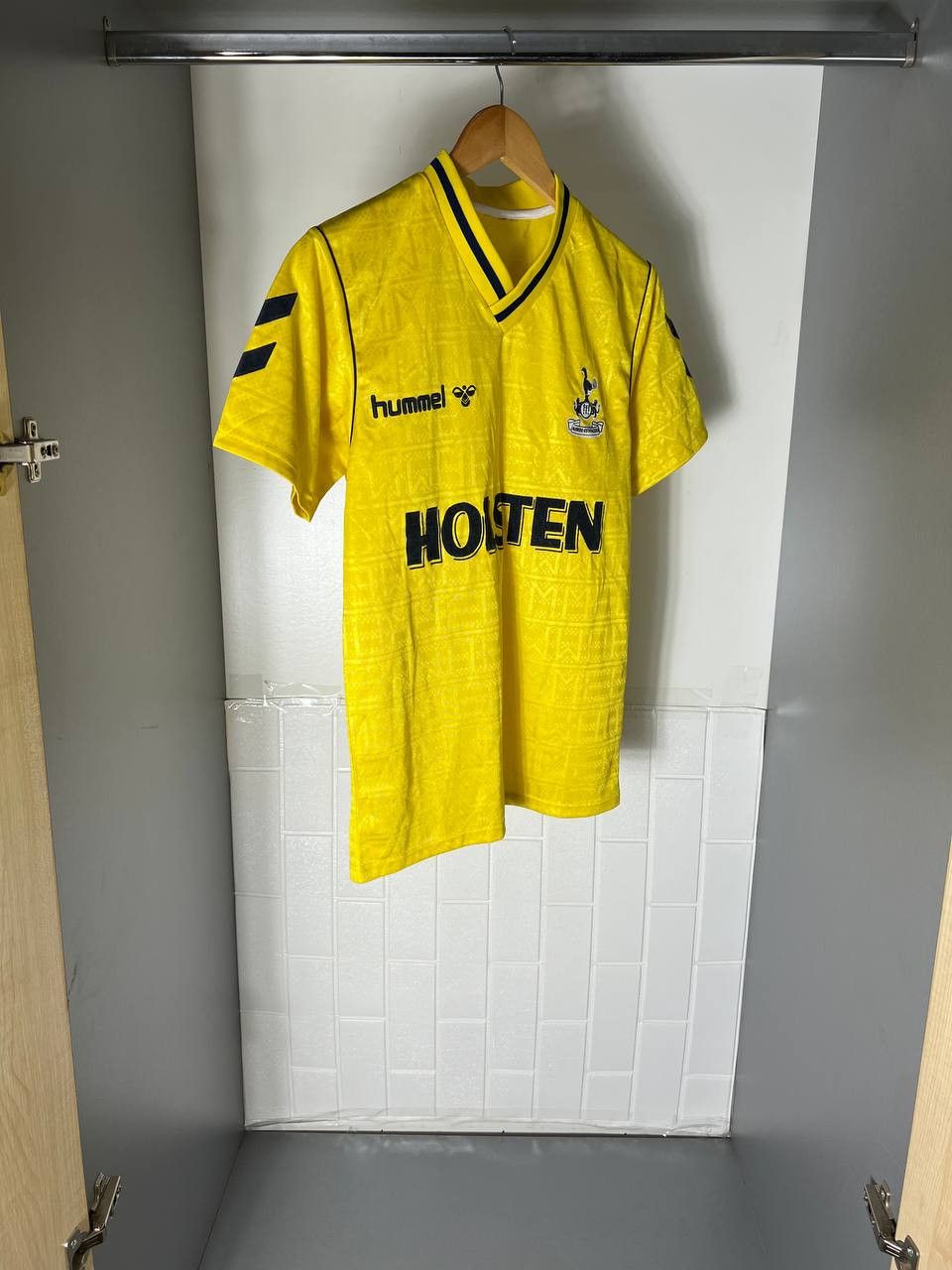 Vintage VERY RARE HUMMEL FC TOTTENHAM HOTSPUR ENGLAND SOCCET JERSEY Size US S / EU 44-46 / 1 - 5 Thumbnail