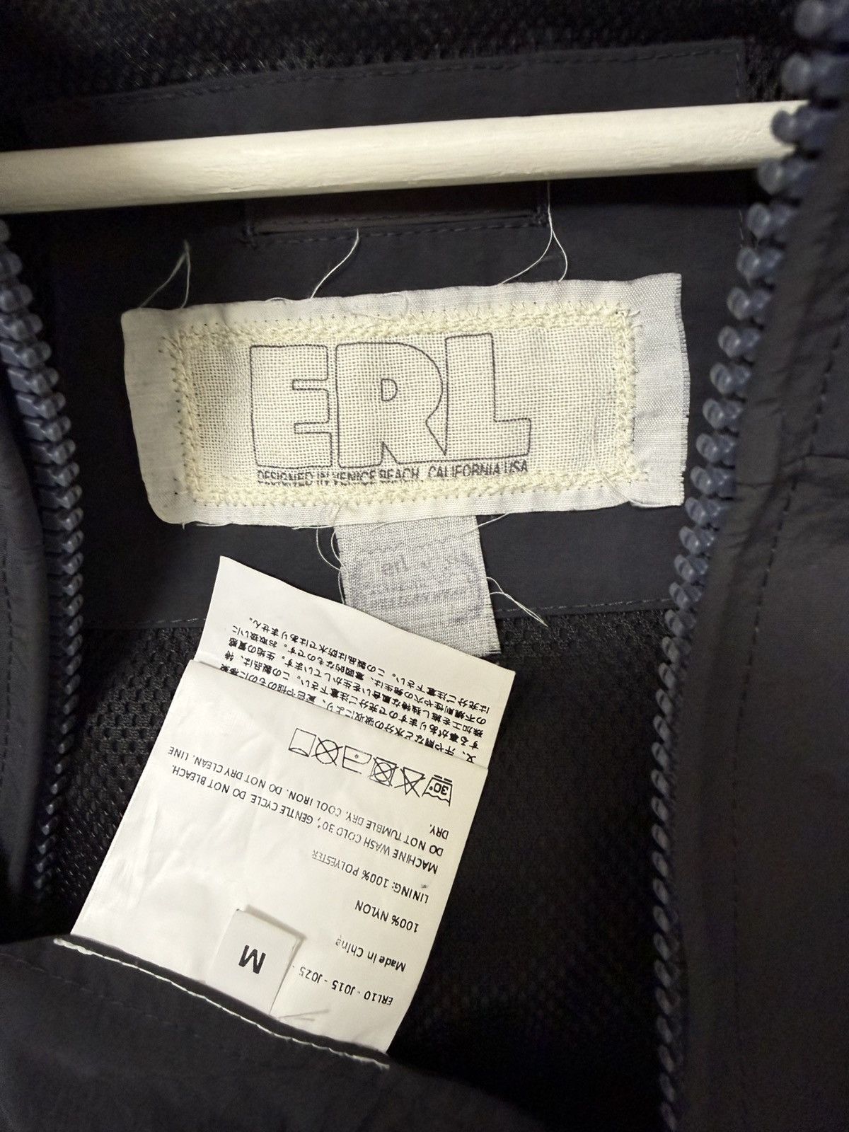 ERL [M] ERL UFO WINDBREAKER Size US M / EU 48-50 / 2 - 4 Thumbnail
