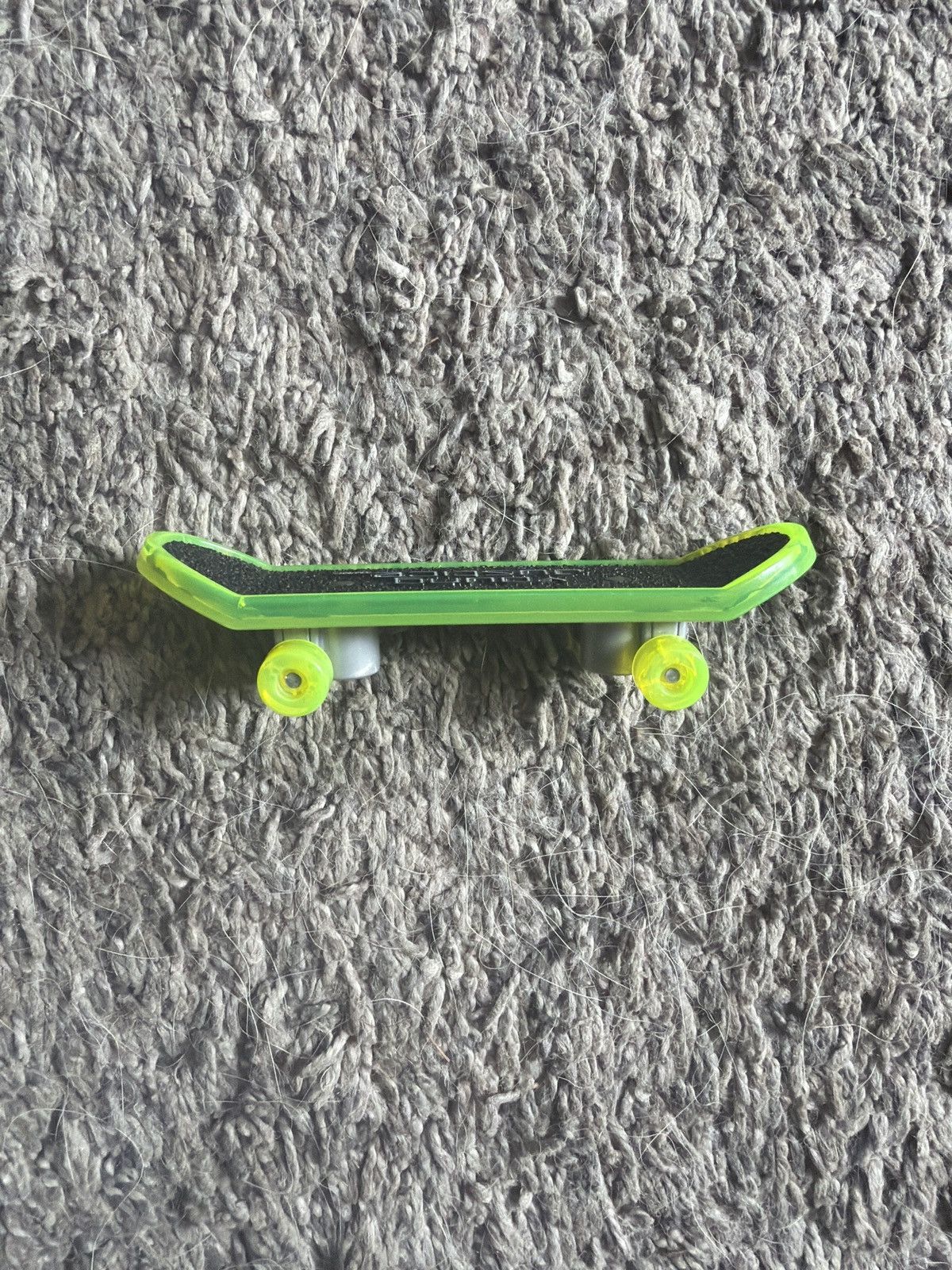 DC Comics 2012 McDonald’s DC Young Justice Robin Finger Skateboard Size ONE SIZE - 3 Thumbnail