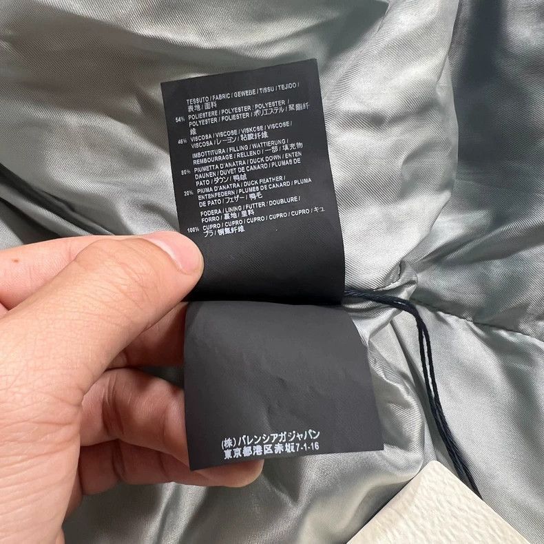 Balenciaga balenciaga gray puffer jacket c-shape design-2507 Size US L / EU 52-54 / 3 - 4 Thumbnail