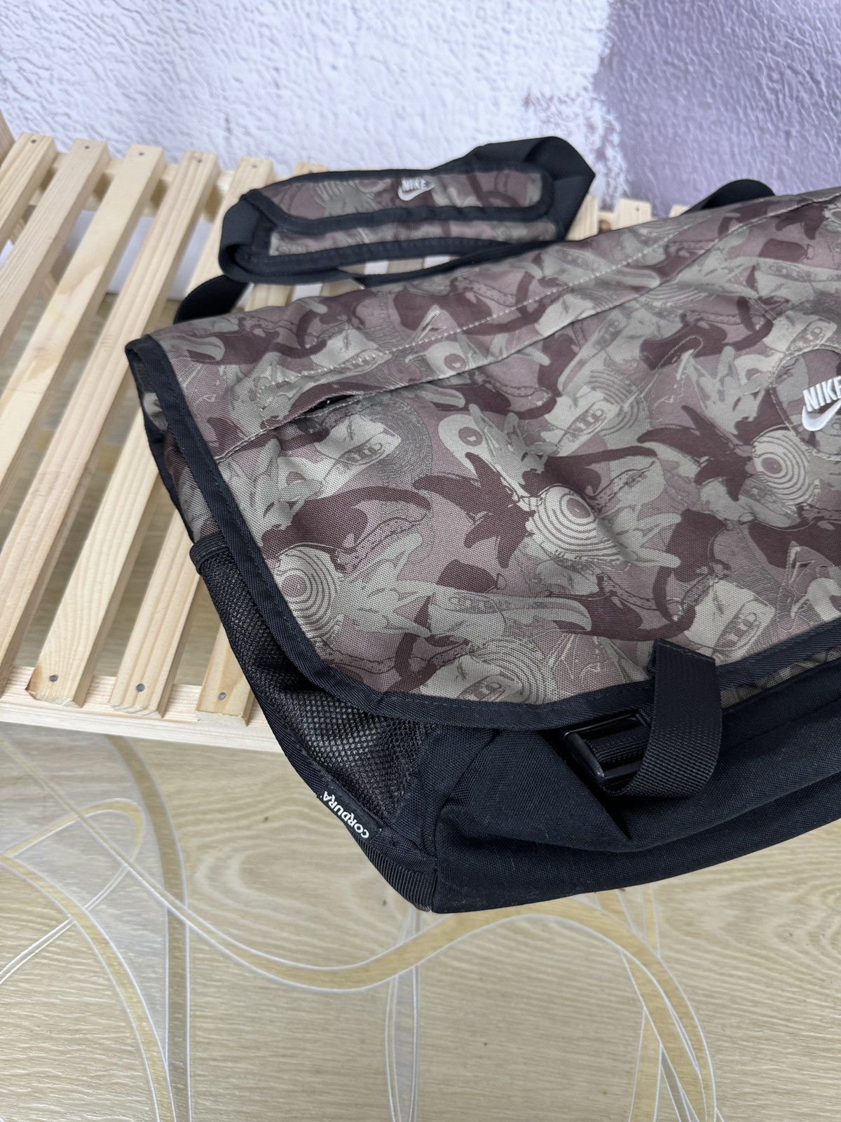 Nike Vintage Nike Messenger Bag Cordura Shoulder Y2K Style Size ONE SIZE - 4 Thumbnail