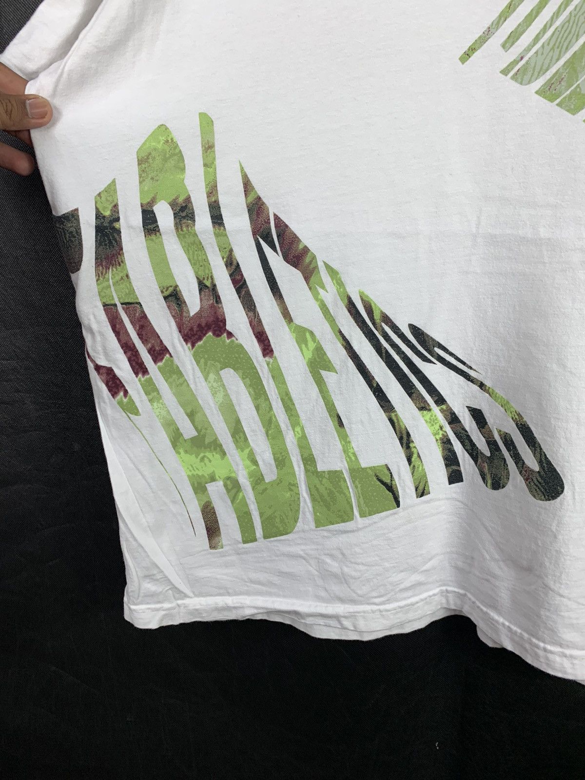 Fabletics Steals! Fabletics Script Tee All Over Print Streetwear Size US XL / EU 56 / 4 - 4 Thumbnail