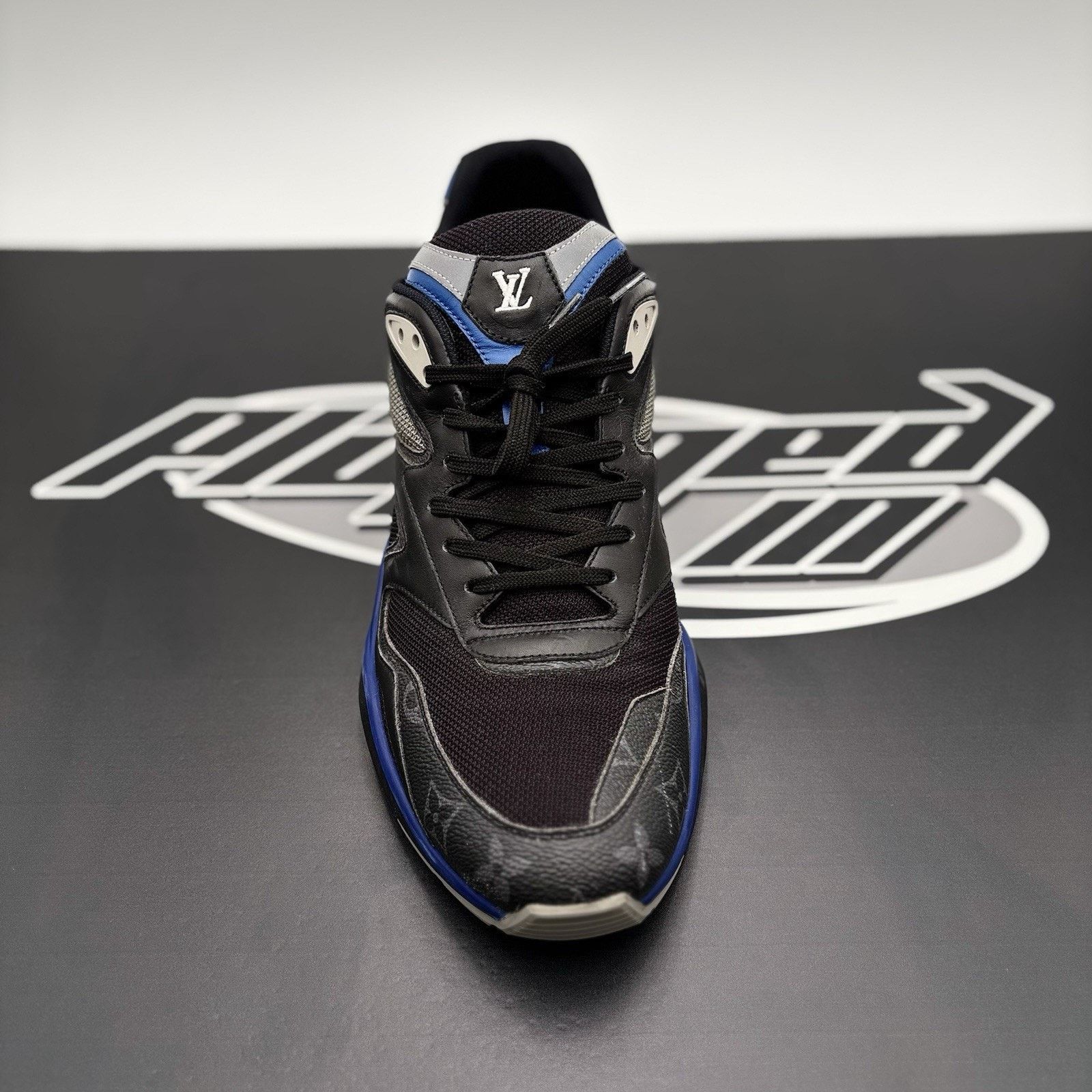 Louis Vuitton (10-10.5) Louis Vuitton Trail ' Monogram Blue '| SUPER CLEAN Size US 10 / EU 43 - 5 Thumbnail