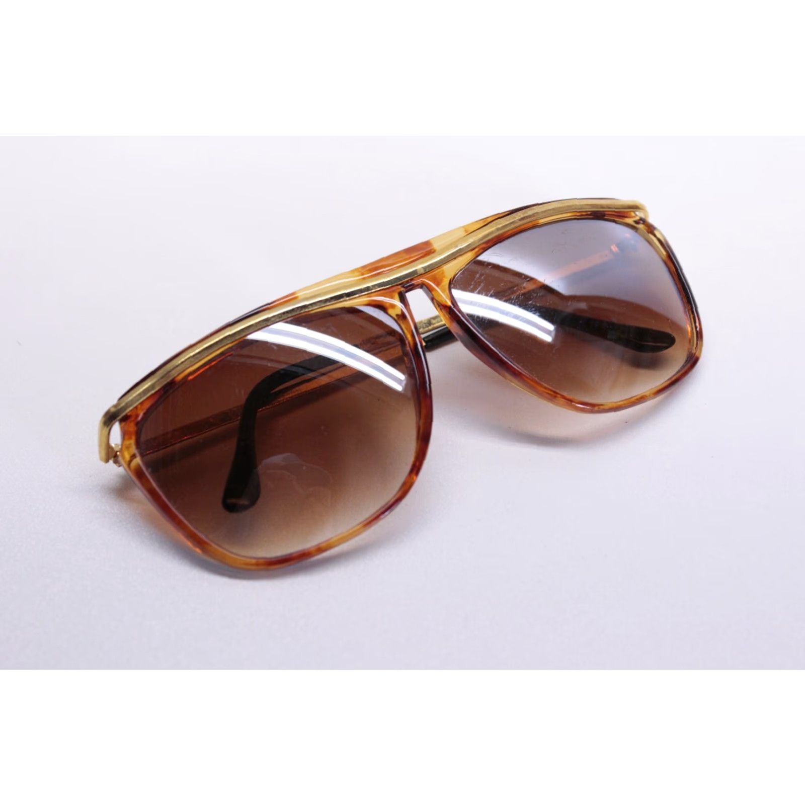 Vintage VINTAGE Sunglasses Tortoise Gold Frame Arm Fade Lens 80s 90s Retro Gambler Unisex Adult Round Metal Frame Size ONE SIZE - 7 Thumbnail