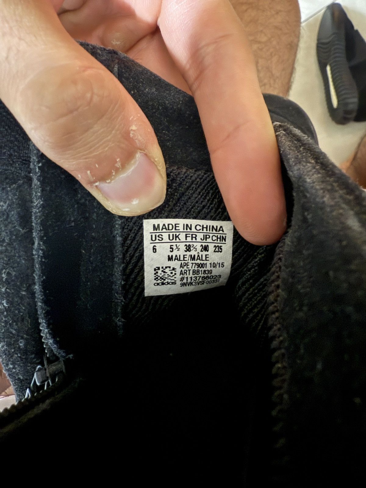 Yeezy Yeezy Boost 750 Triple Blacks Size US 6 / EU 39 - 6 Thumbnail