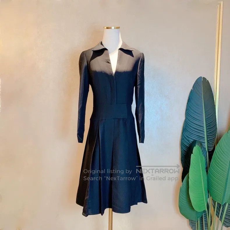 Valentino Valentino Black V-neck dress Size S / US 4 / IT 40 - 2 Thumbnail
