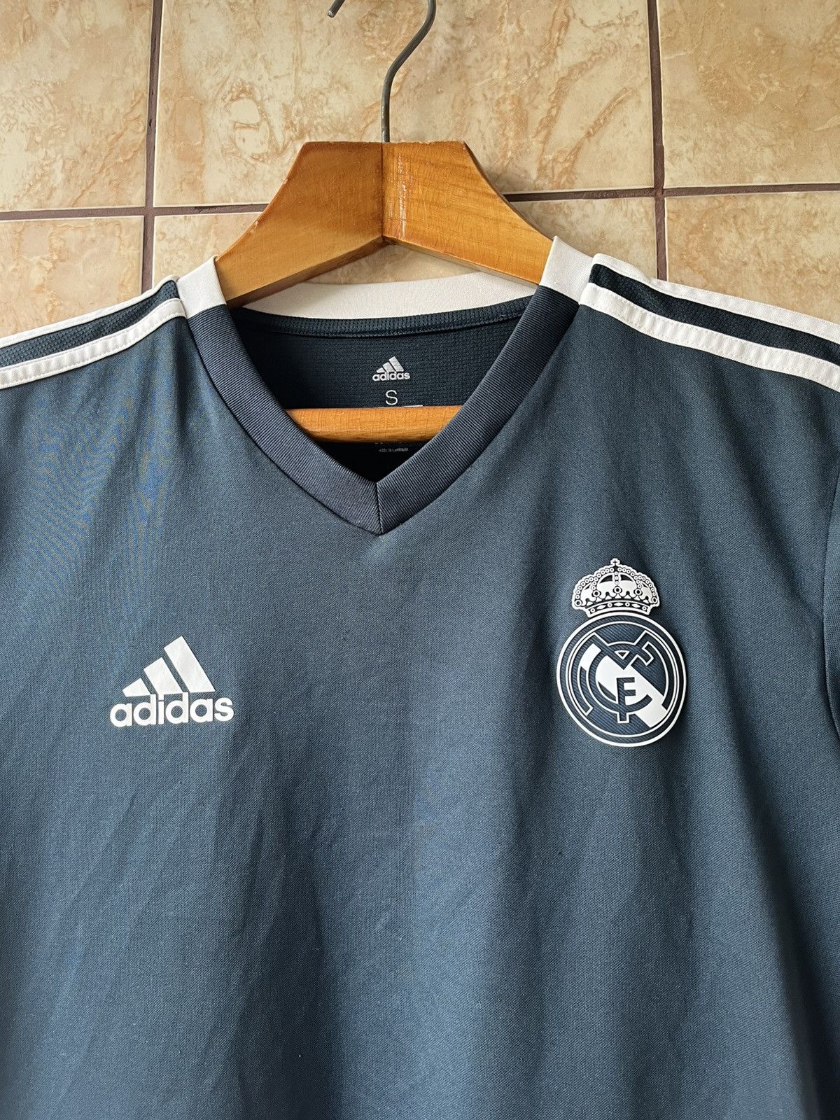 Adidas Real Madrid adidas soccer training jersey Size US S / EU 44-46 / 1 - 2 Thumbnail